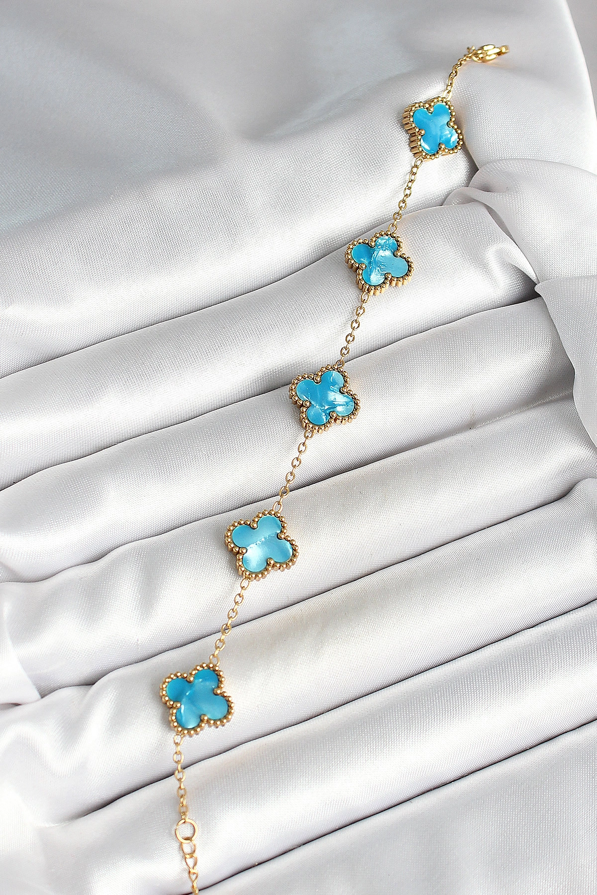 316L Çelik Sedefli Gökyüzü Mavisi Gold Renk Yonca Kadın Bileklik-1