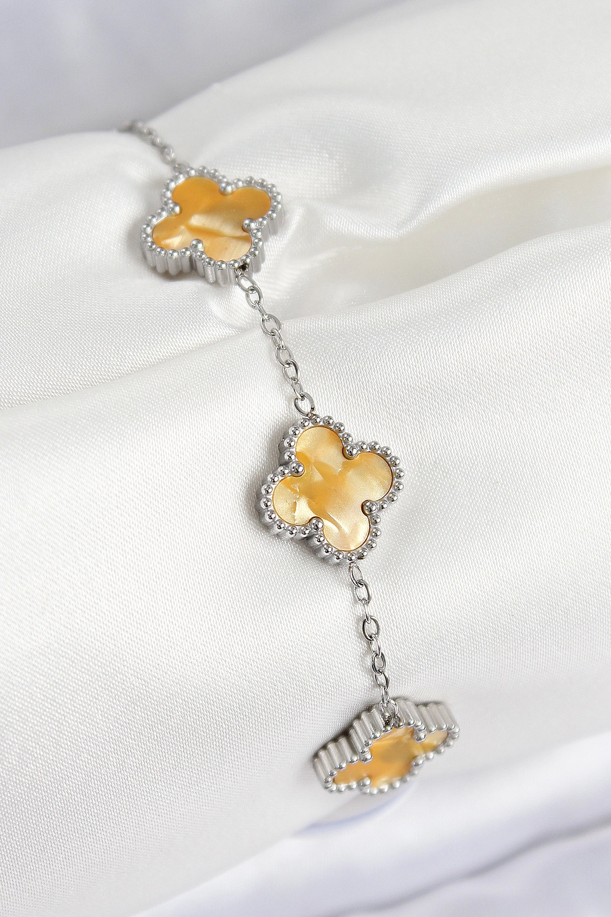 316L Çelik Sedefli Kehribar Sarı Gümüş Renk Yonca Kadın Bileklik-0