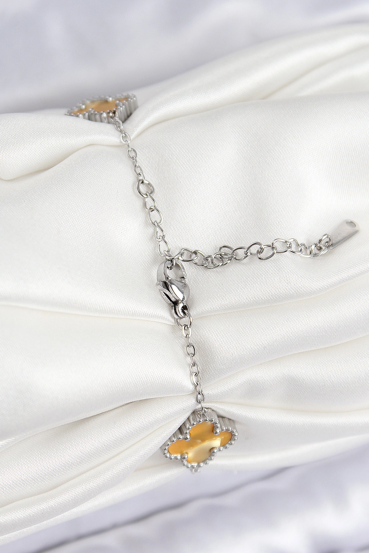 316L Çelik Sedefli Kehribar Sarı Gümüş Renk Yonca Kadın Bileklik-1