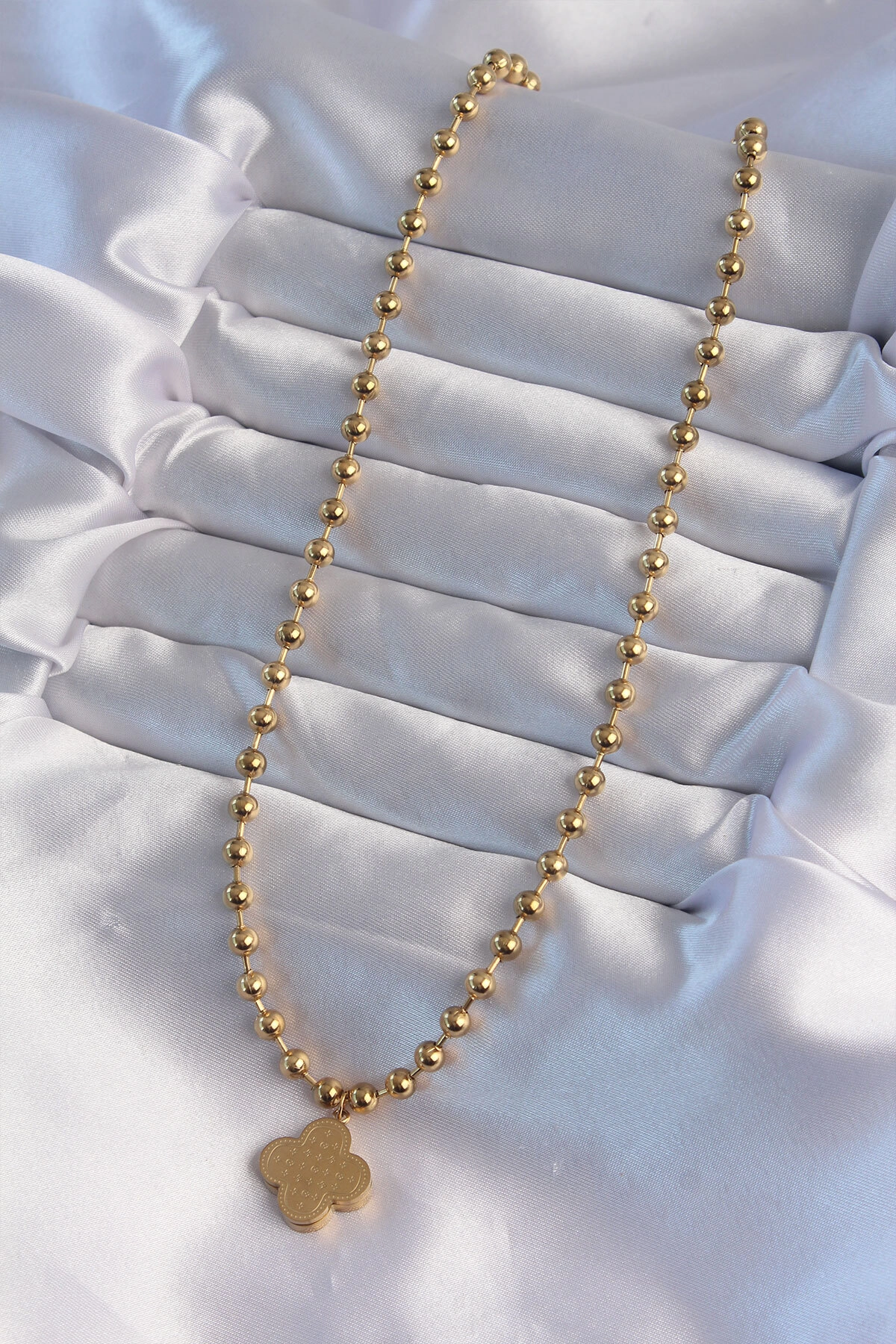 316L Çelik Top Zincirli Gold Renk İşlemeli Yonca Model Kolye-1