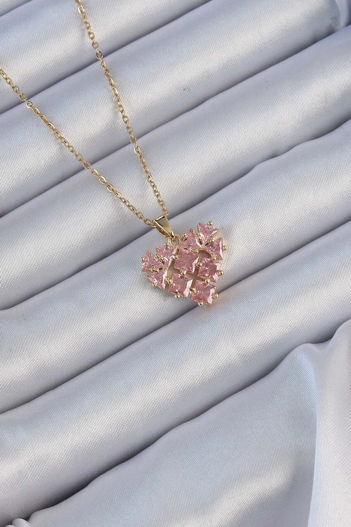 316L Çelik Zincir Altın Renk Pembe Parçalı Zirkon Taşlı Kalp Kolye-0