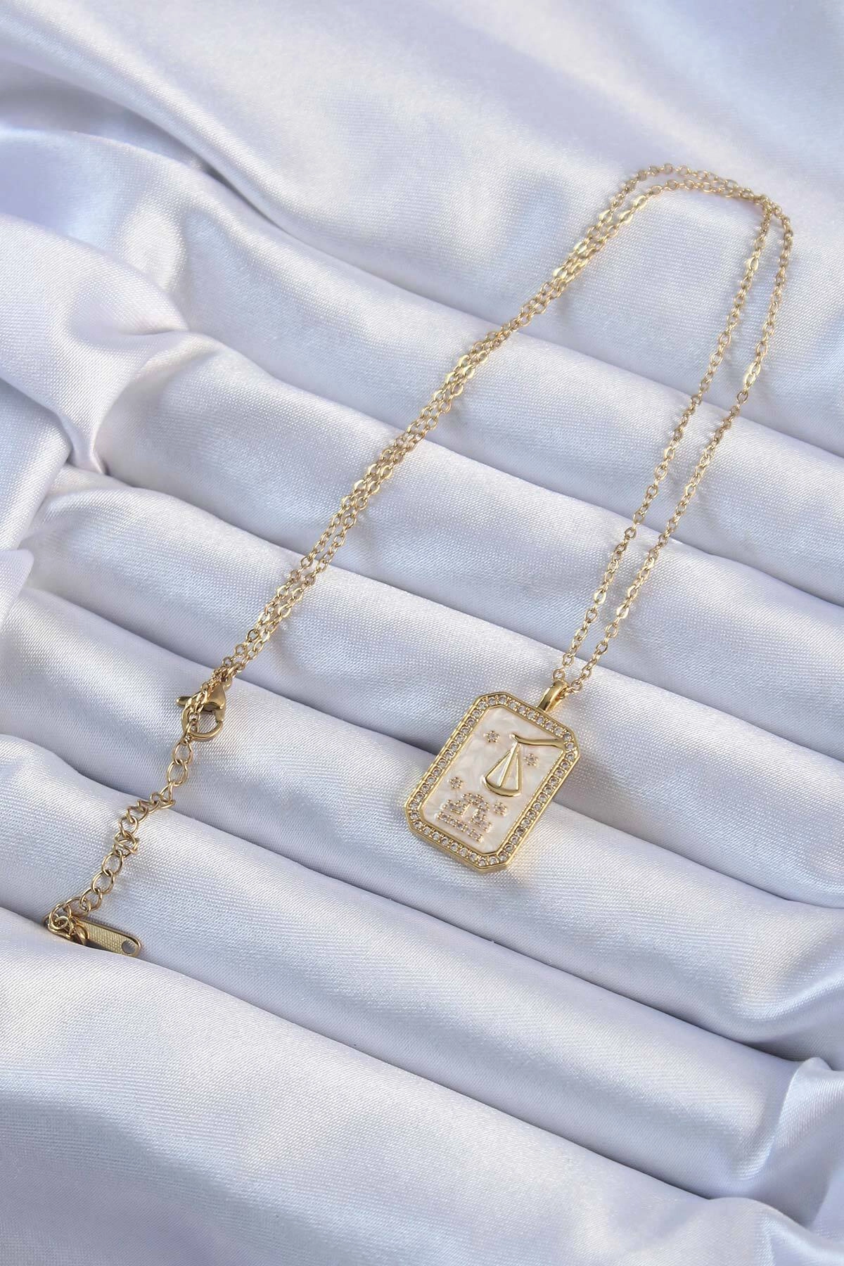 316L Çelik Zincir Altın Renk Zirkon Taşlı Çerçeveli Tarot Kolye-1