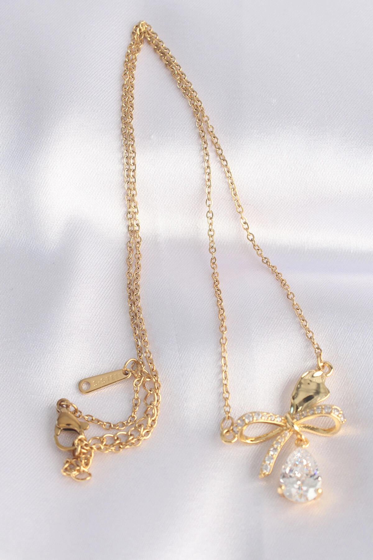 316L Çelik Zincir Altın Renk Zirkon Taşlı Damla Detay Fiyonk Kolye-1