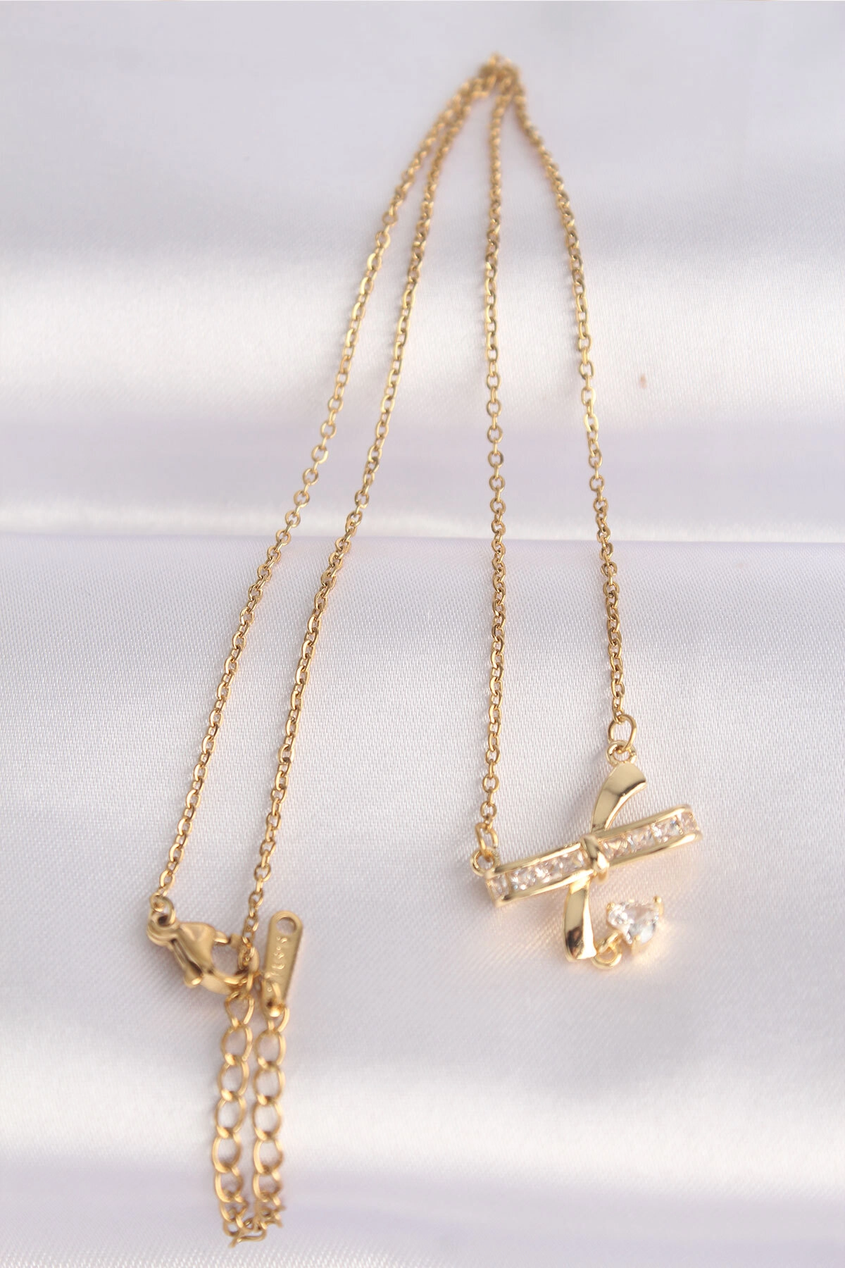 316L Çelik Zincir Altın Renk Zirkon Taşlı Kalp Detay Fiyonk Kolye-1