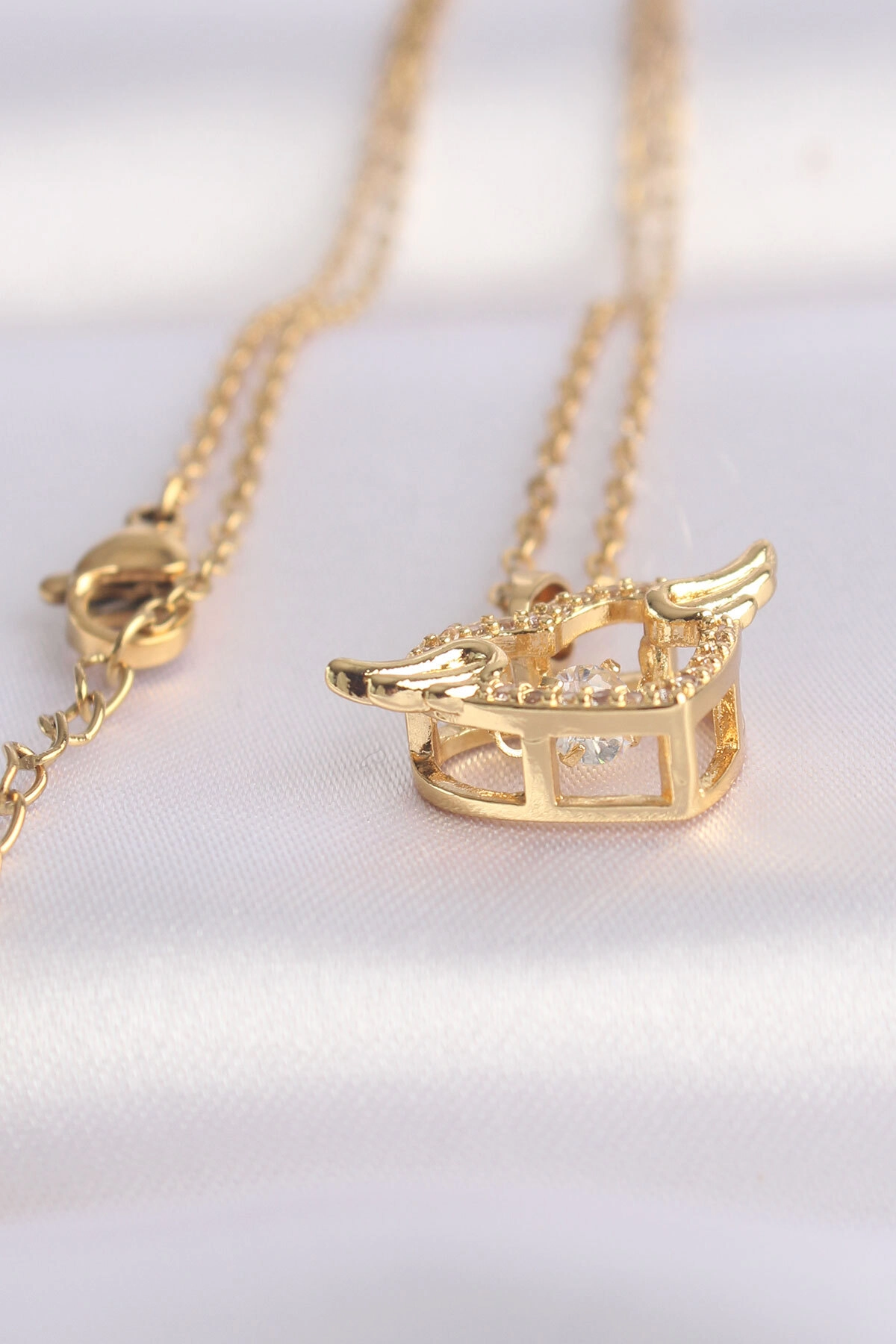 316L Çelik Zincir Altın Renk Zirkon Taşlı Kanatlı Kalp Kolye-1