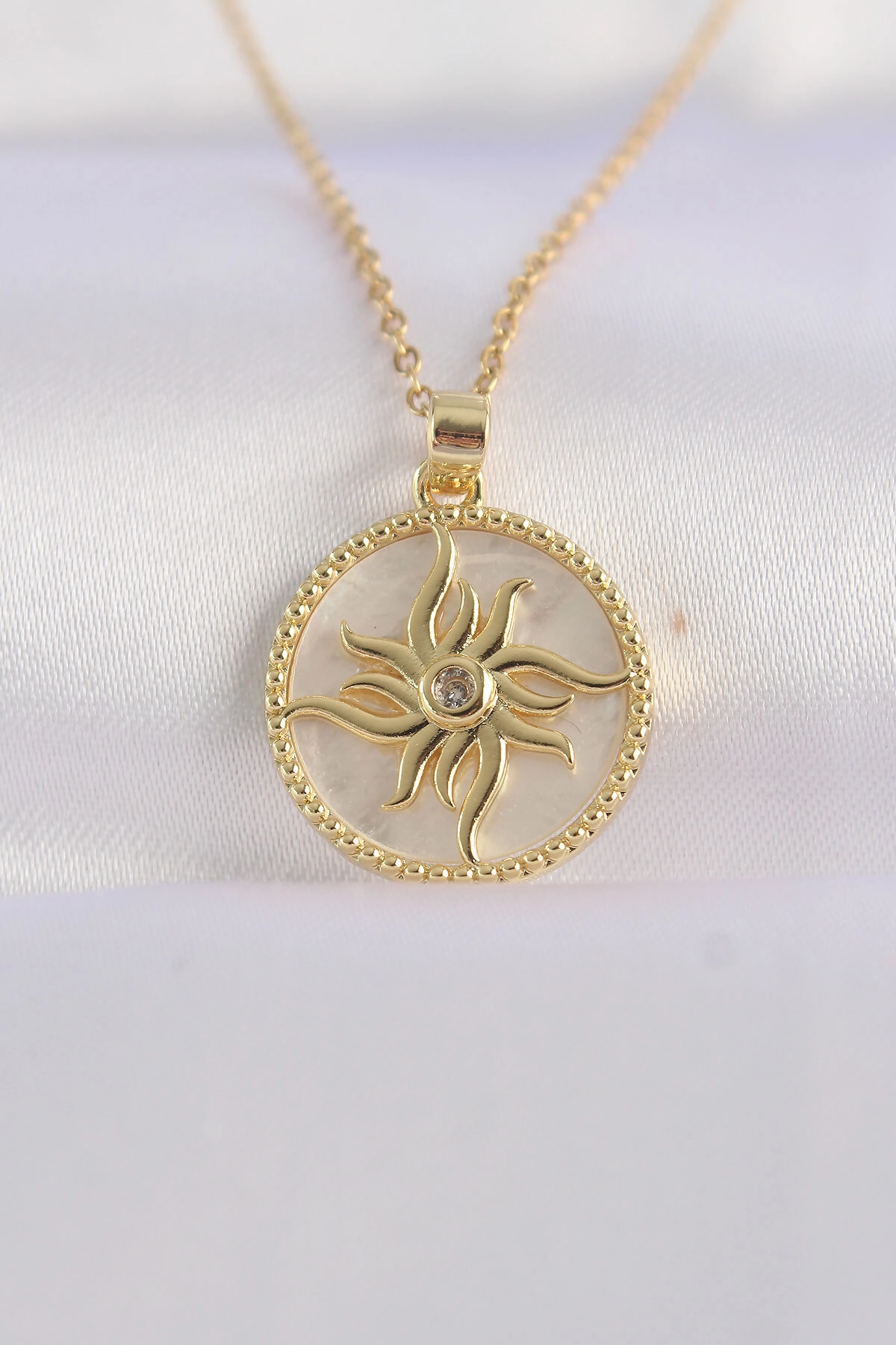 316L Çelik Zincir Altın Renk Zirkon Taşlı Oval Tasarım Güneş Kolye-0