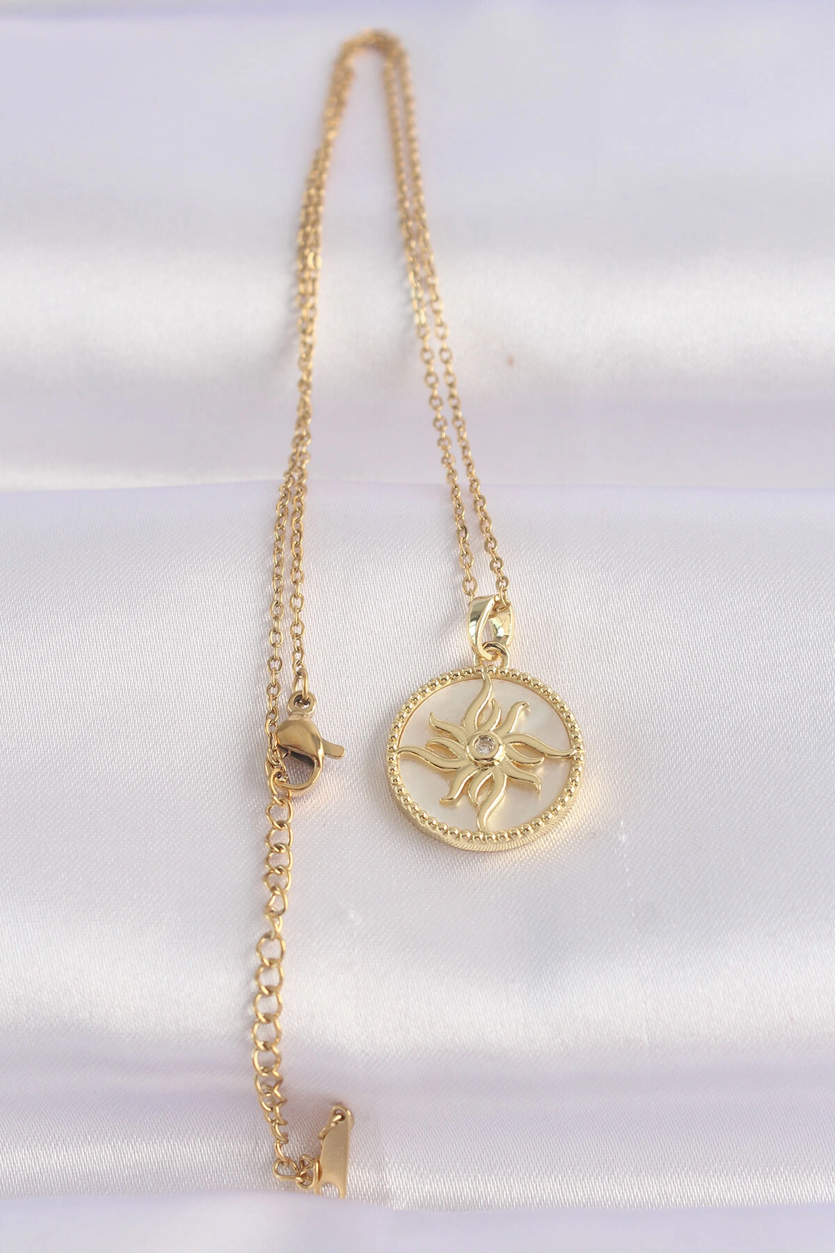 316L Çelik Zincir Altın Renk Zirkon Taşlı Oval Tasarım Güneş Kolye-1