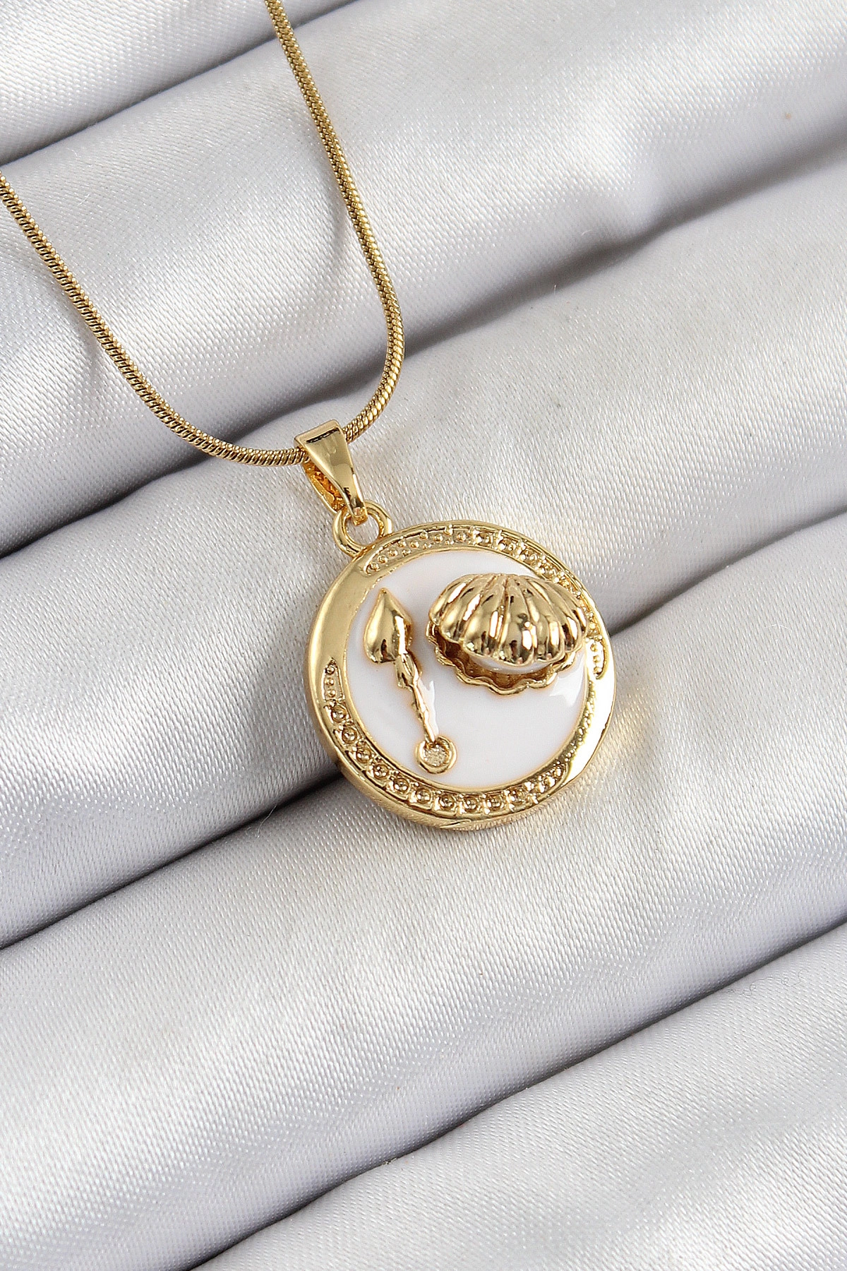 316L Çelik Zincir Beyaz Mineli Sanatsal Portre İstiridye Model Gold Renk Kadın Kolye-0