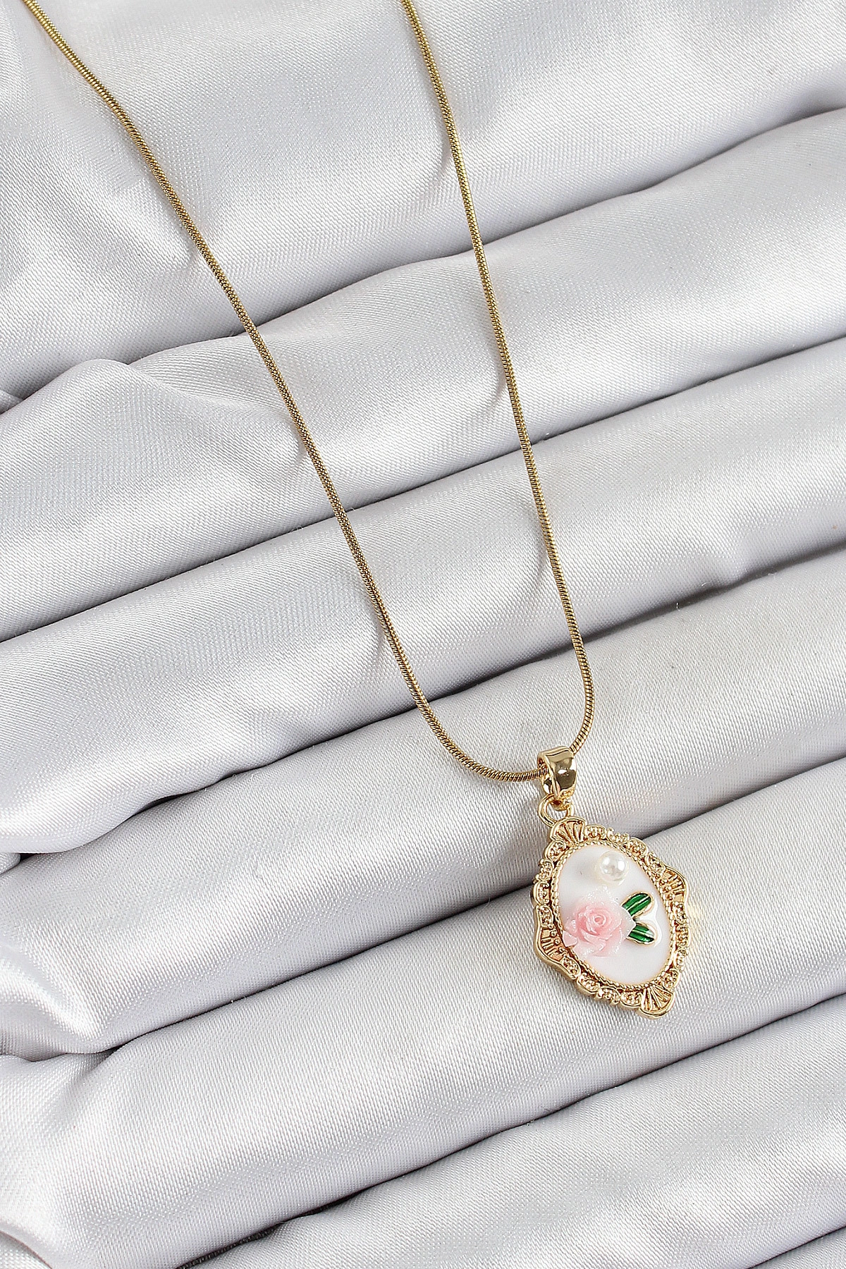 316L Çelik Zincir Beyaz Sanatsal Portre İnci Detaylı Gül Figürlü Model Gold Renk Kadın Kolye-1