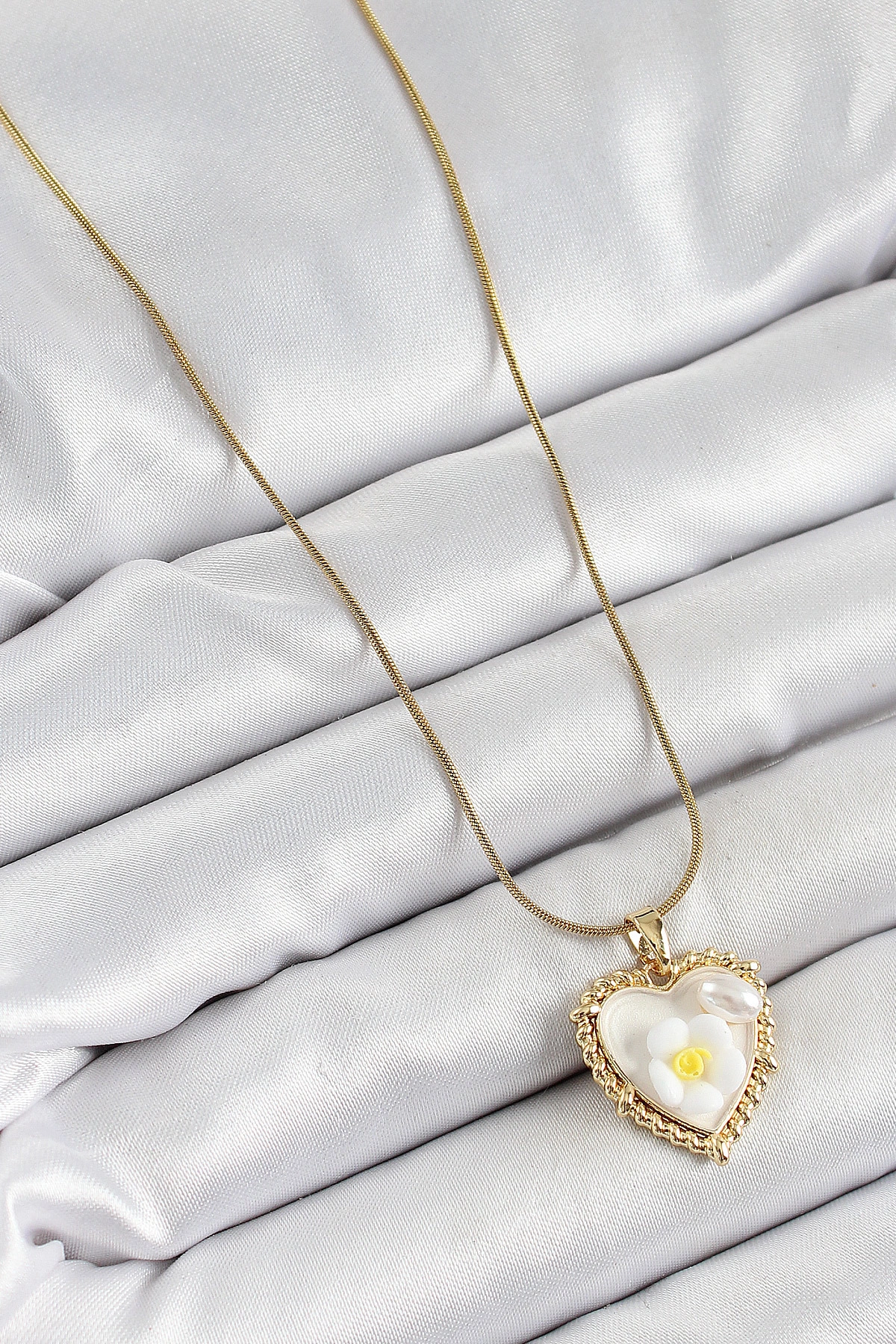 316L Çelik Zincir Beyaz Sanatsal Portre İnci Detaylı Papatya Figürlü Kalp Model Gold Renk Kadın-1
