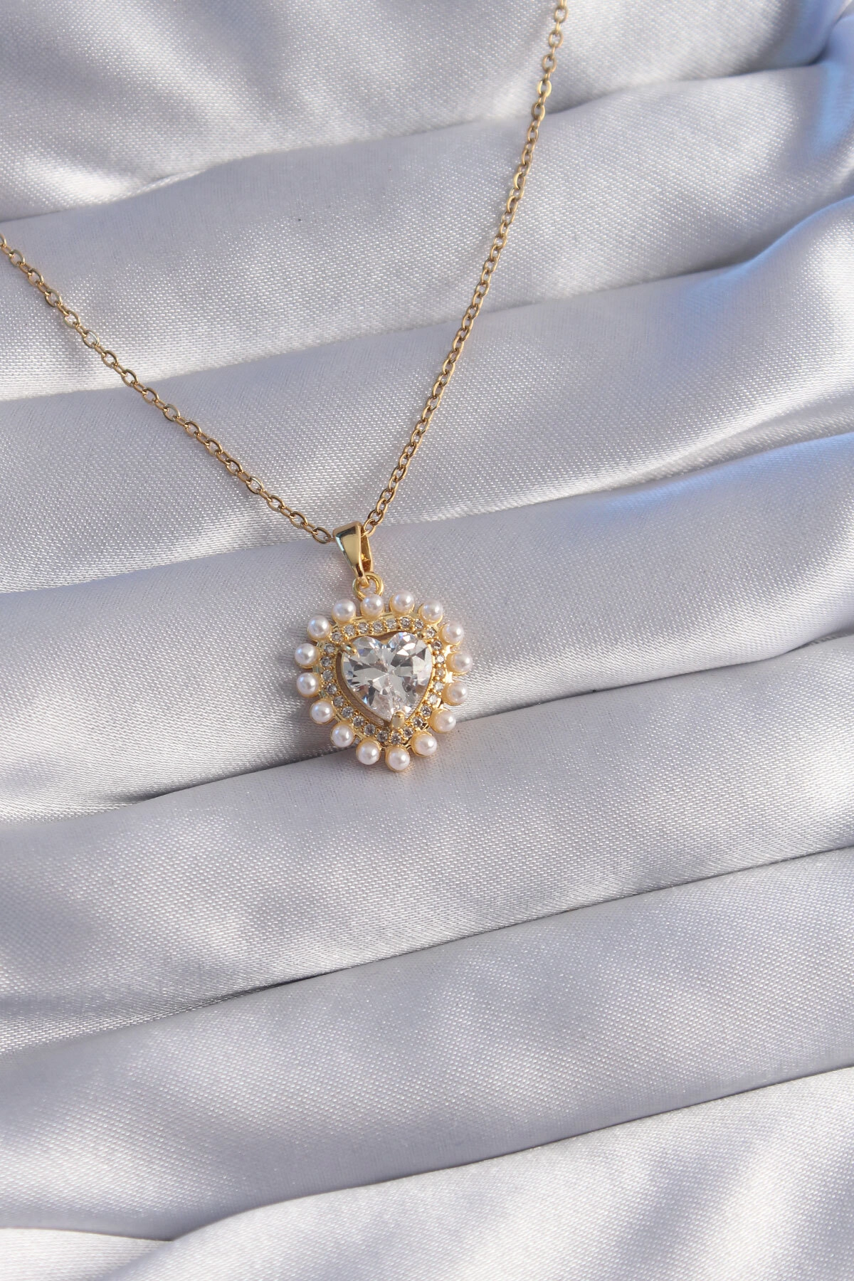 316L Çelik Zincir Gold Renk İncili Zirkon Taşlı Kalp Tasarımlı Kolye-0