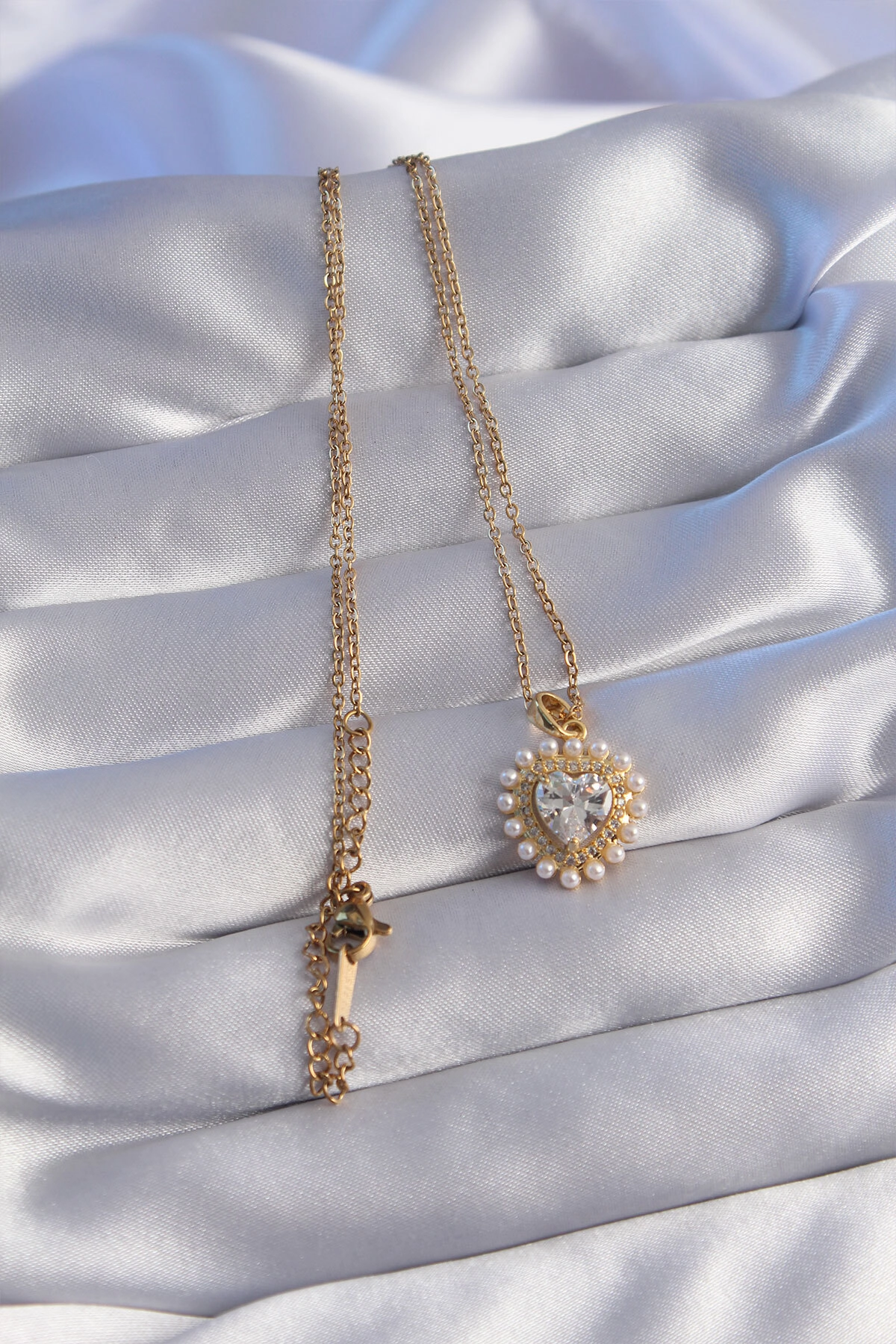 316L Çelik Zincir Gold Renk İncili Zirkon Taşlı Kalp Tasarımlı Kolye-1