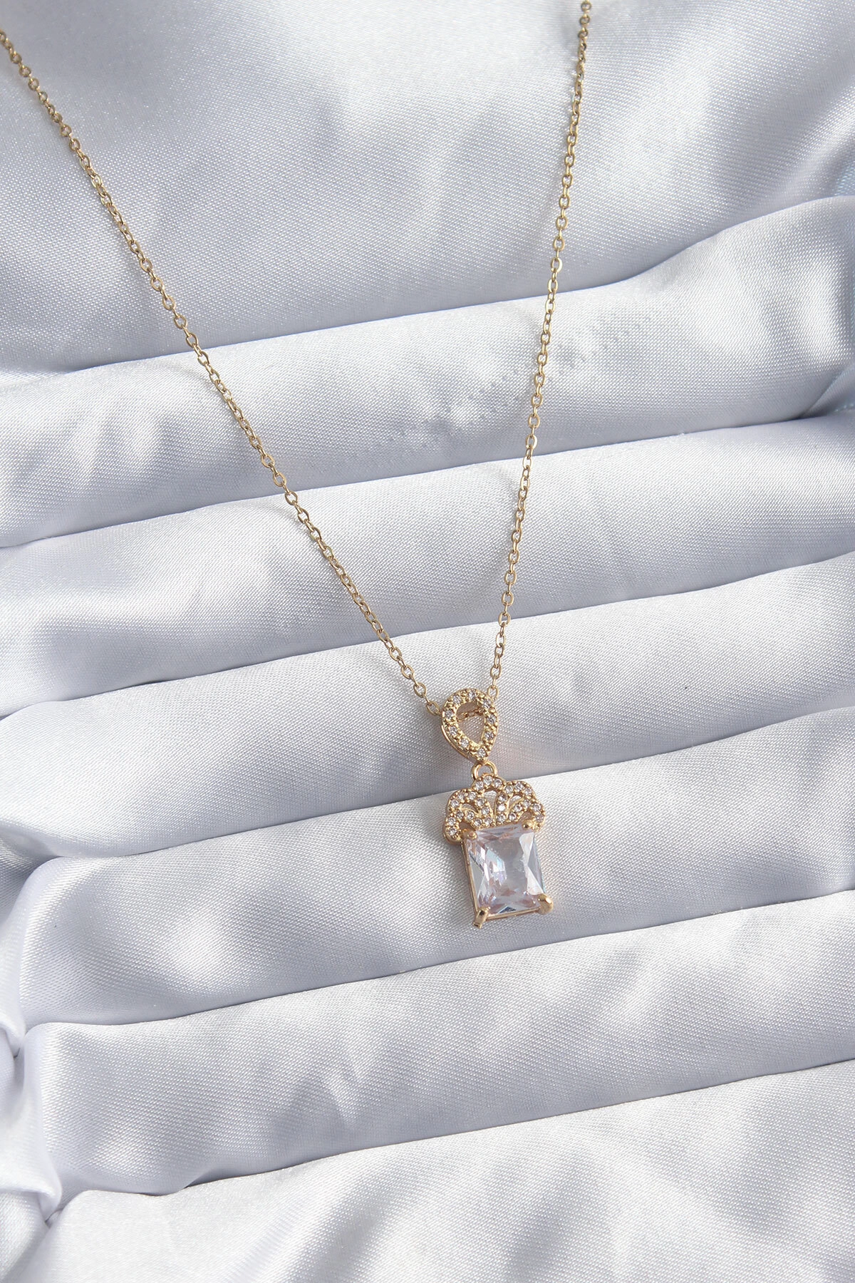 316L Çelik Zincir Gold Renk Zirkon Taşlı Taç Model Kadın Kolye-0