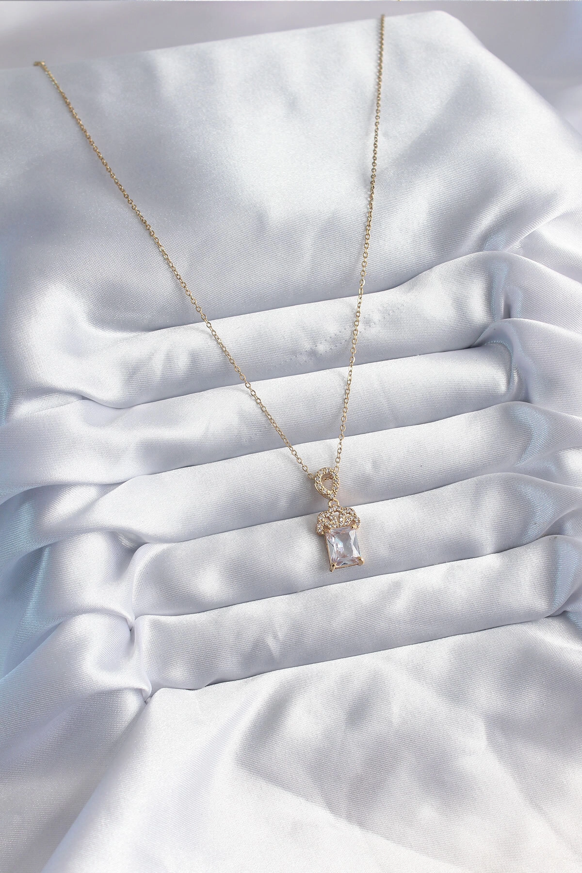 316L Çelik Zincir Gold Renk Zirkon Taşlı Taç Model Kadın Kolye-1