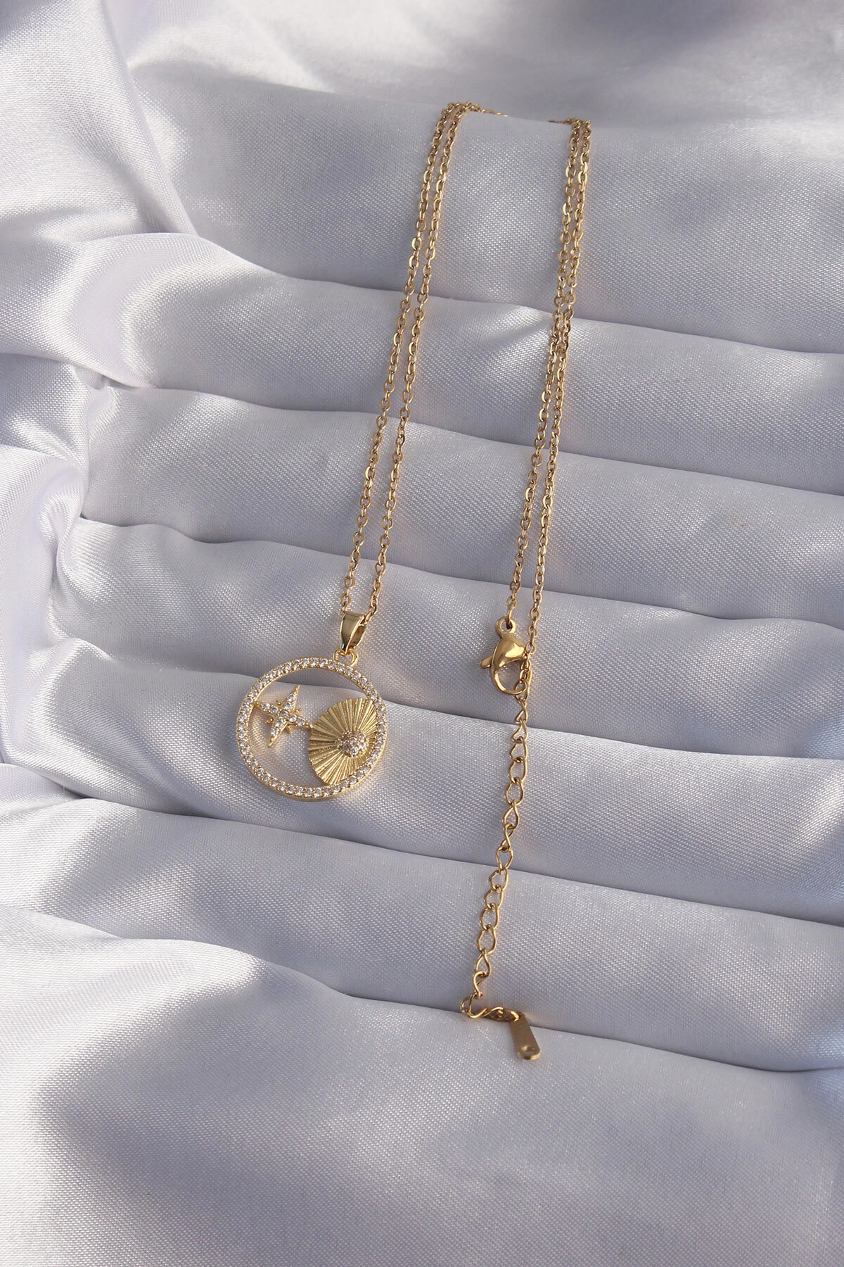 316L Çelik Zincir Gold Renk Zirkon Taşlı Yıldız Figürlü Oval Kolye-1