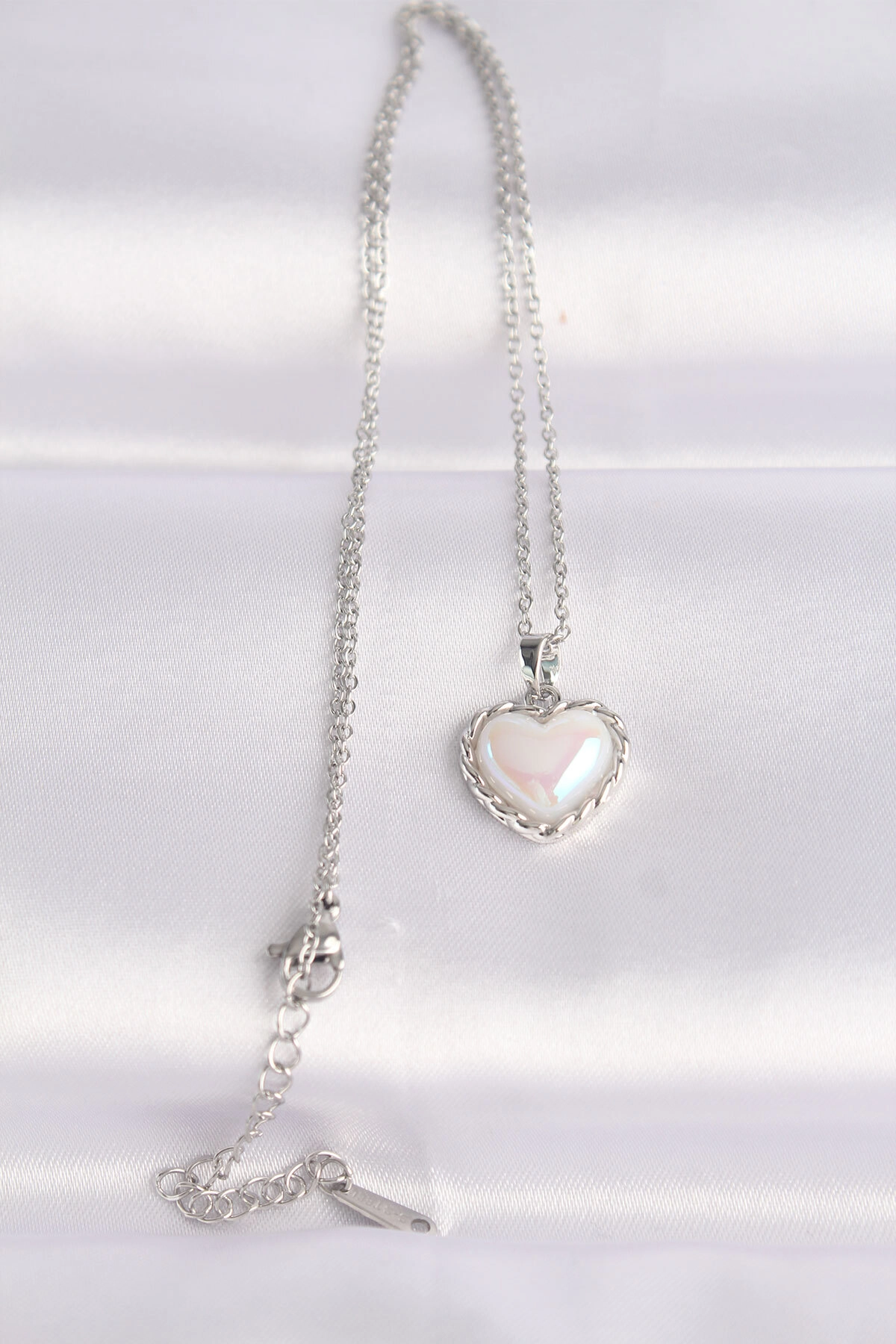 316L Çelik Zincir Gümüş Renk Beyaz Taşlı Bombeli Kalp Kolye-1