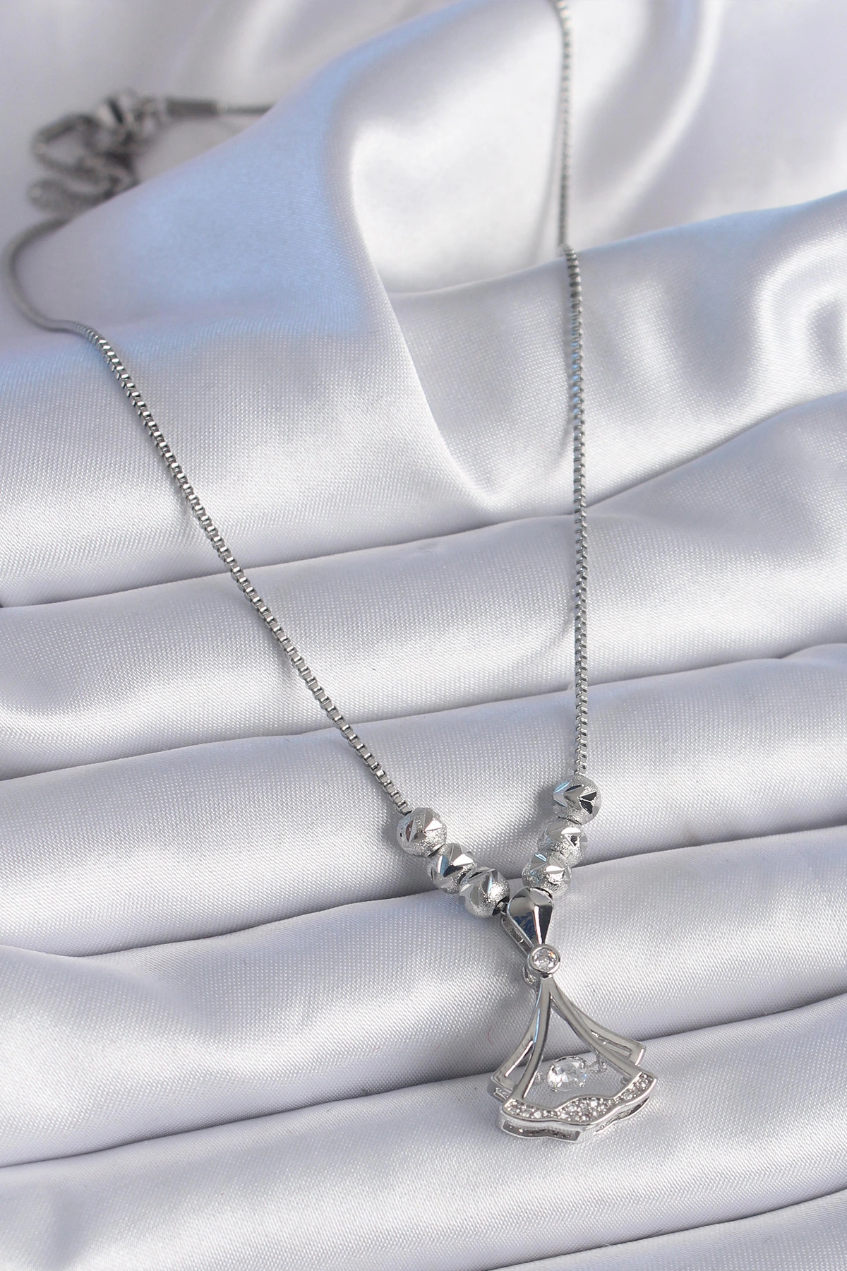 316L Çelik Zincir Gümüş Renk Gingko Yaprağı Model Zirkon Taş Detay Kadın Kolye-1