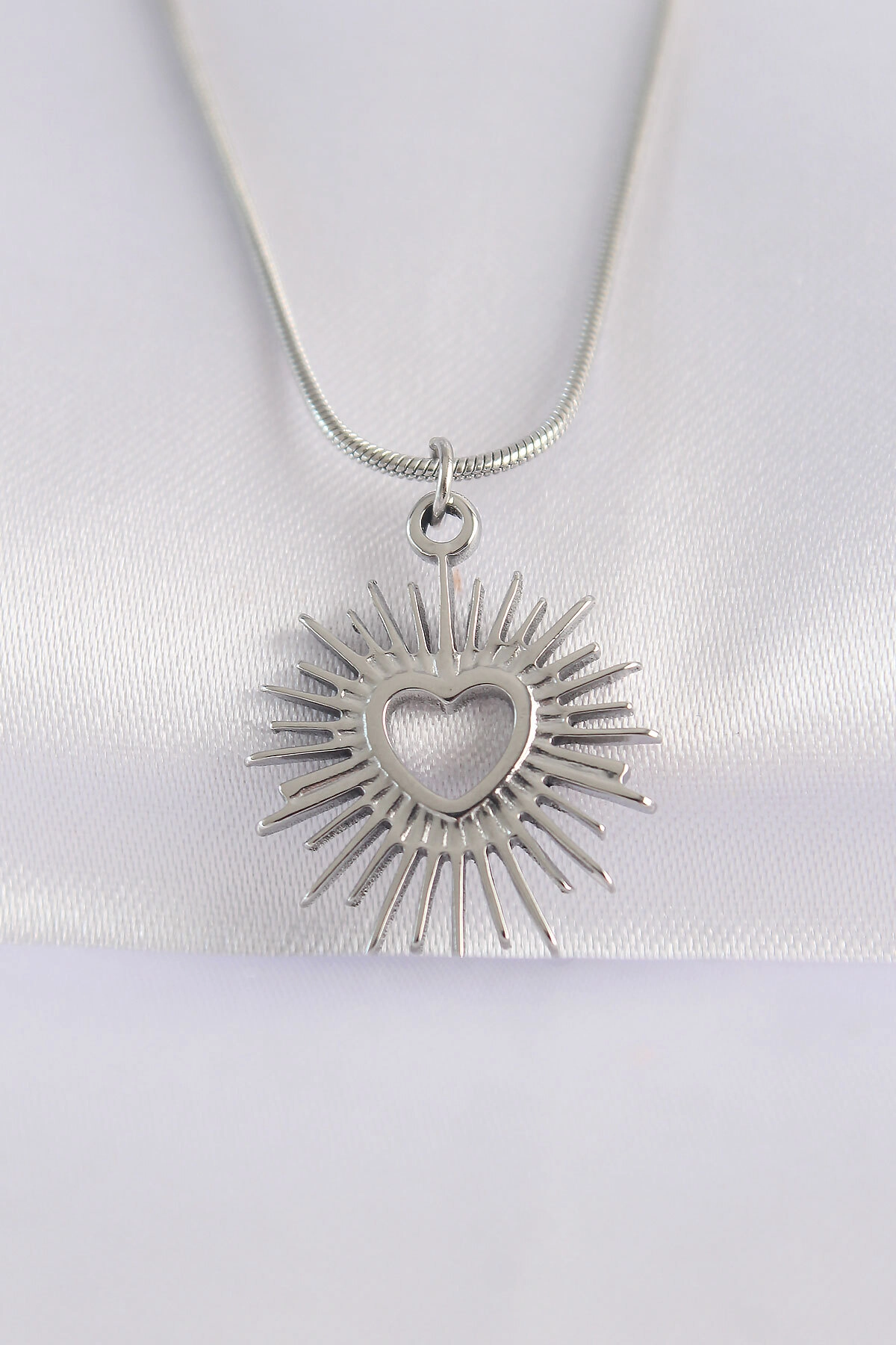 316L Çelik Zincir Gümüş Renk Kalp Güneşi Tasarımlı Kolye-0