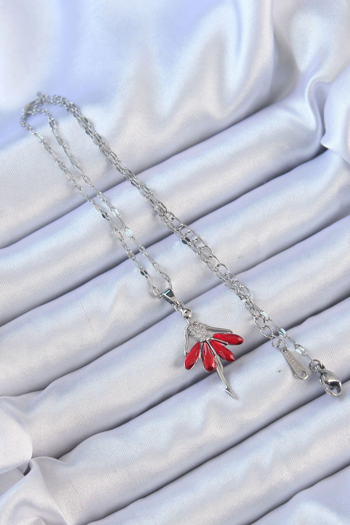 316L Çelik Zincir Gümüş Renk Kırmızı Etekli Zirkon Taşlı Balerin Kolye-1