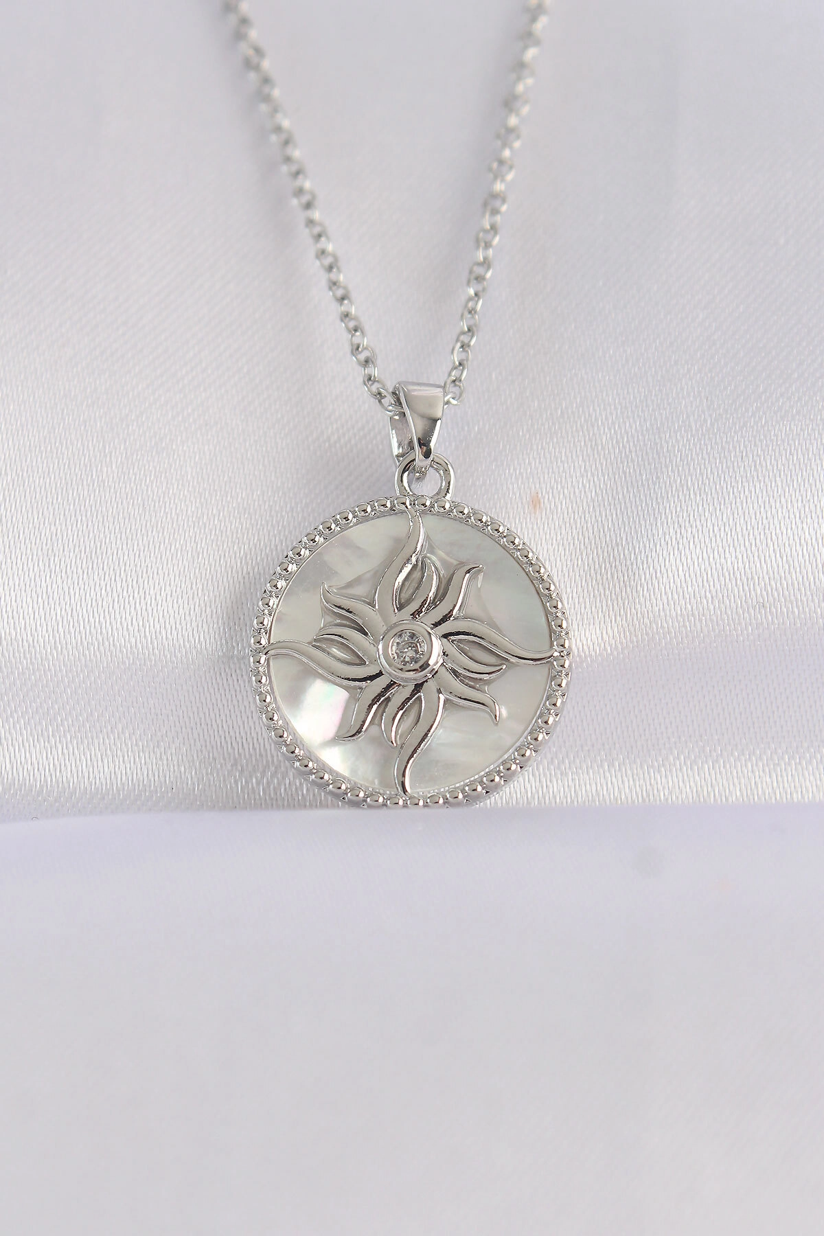 316L Çelik Zincir Gümüş Renk Oval Tasarımlı Güneş Kolye-0