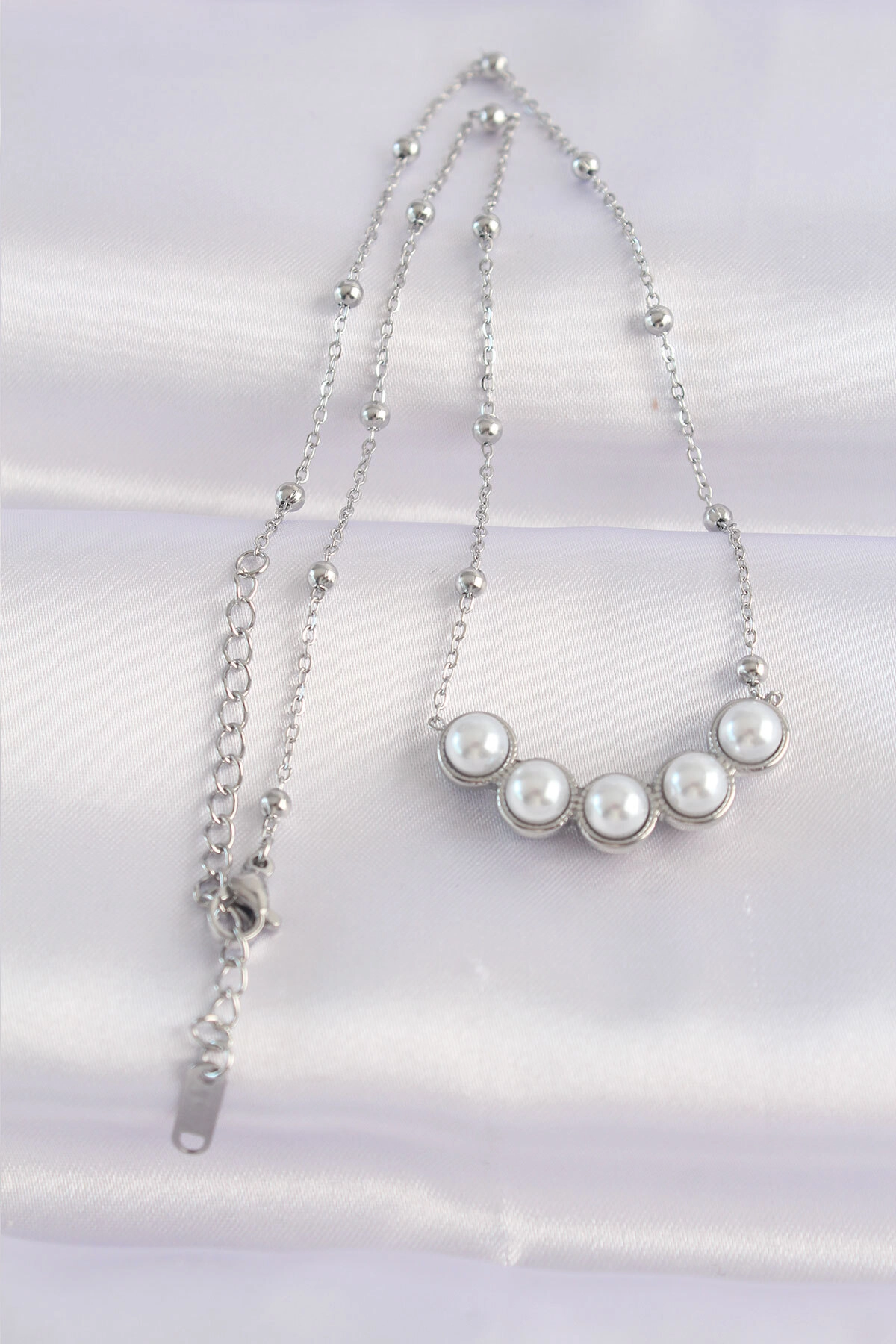316L Çelik Zincir Gümüş Renk Sıralı İnci Taşlı Kolye-1