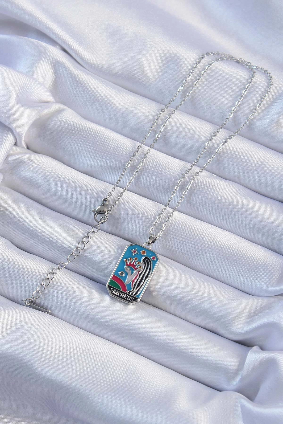 316L Çelik Zincir Gümüş Renk Taç ve Kız Figürlü Renkli Mineli Tarot Kolye-1