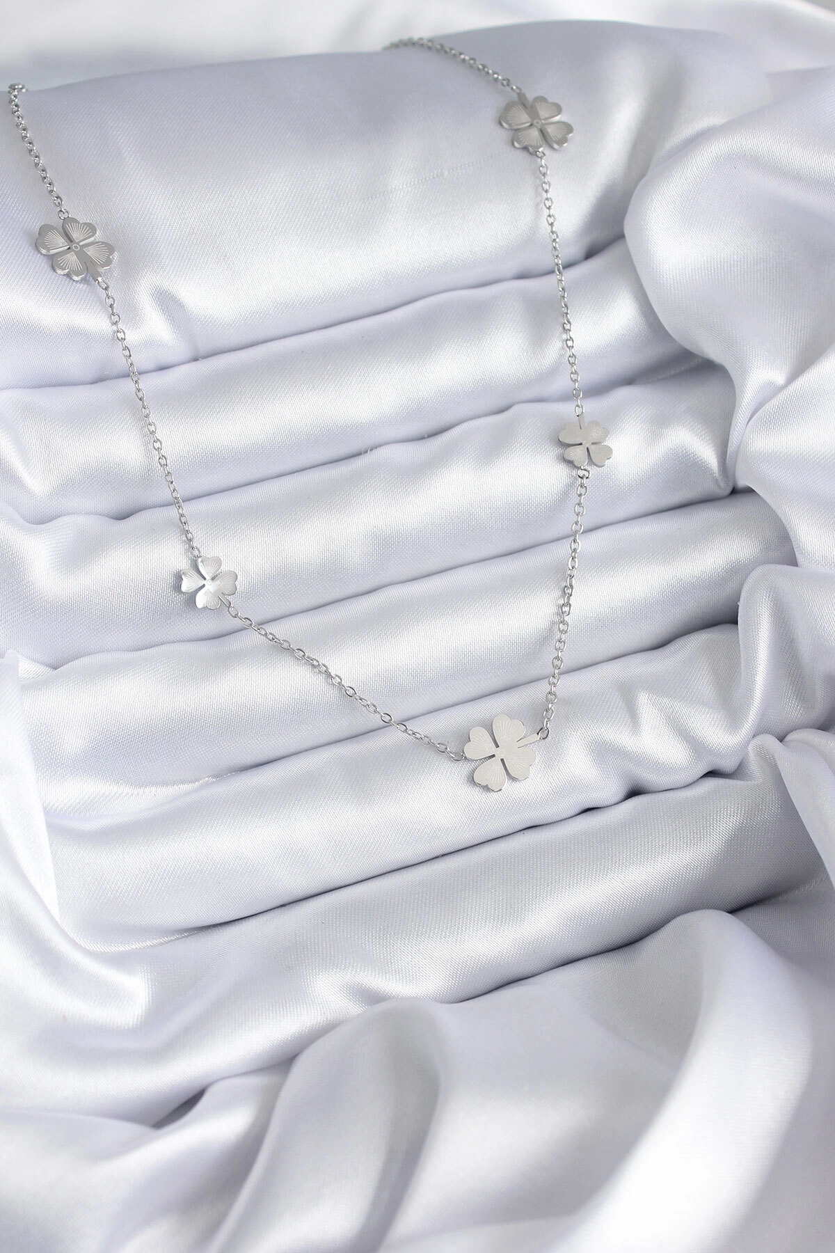 316L Çelik Zincir Gümüş Renk Yonca Model Kadın Kolye-1