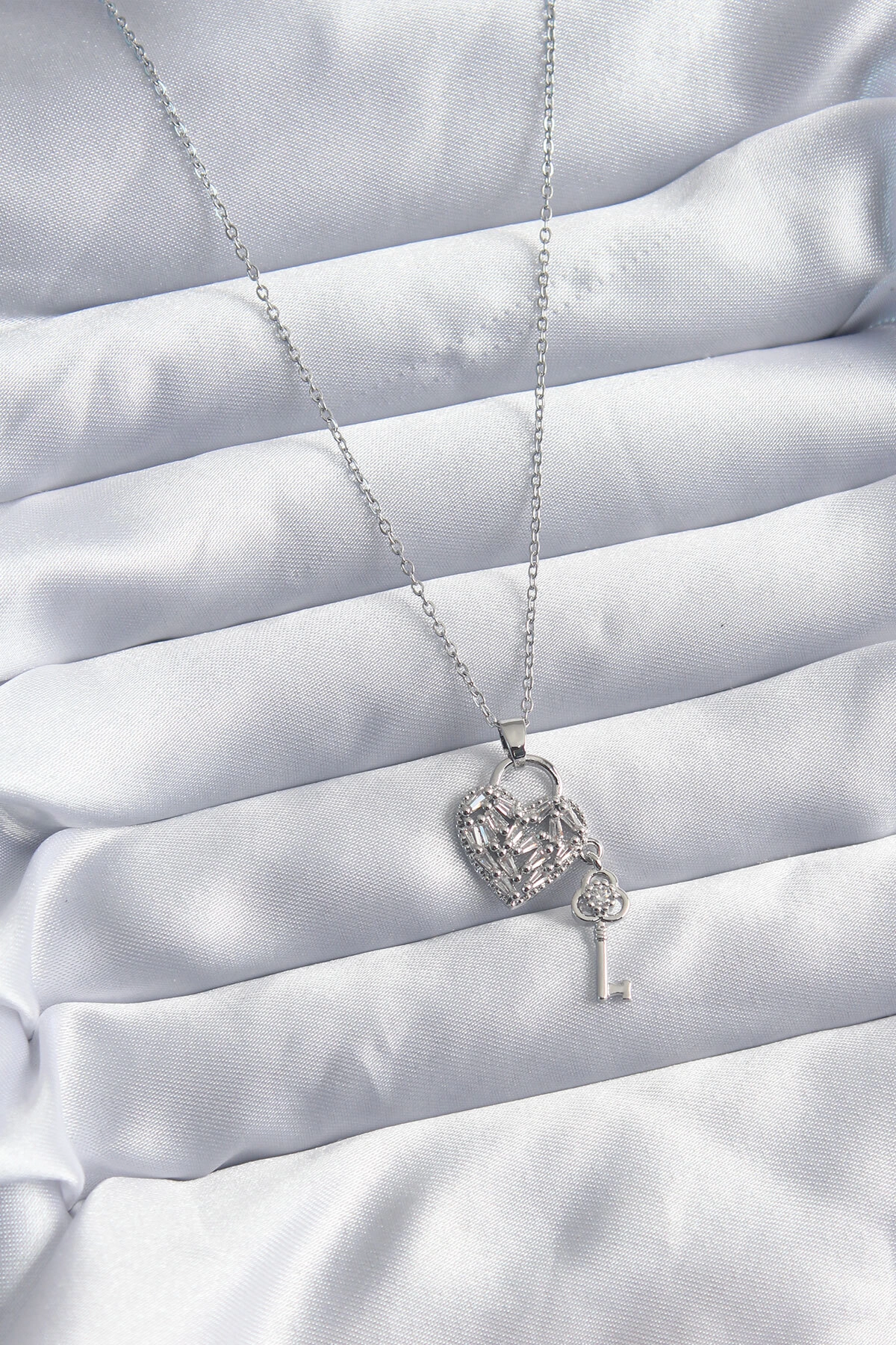 316L Çelik Zincir Gümüş Renk Zirkon Taşlı Kalp & Anahtar Model Kadın Kolye-0