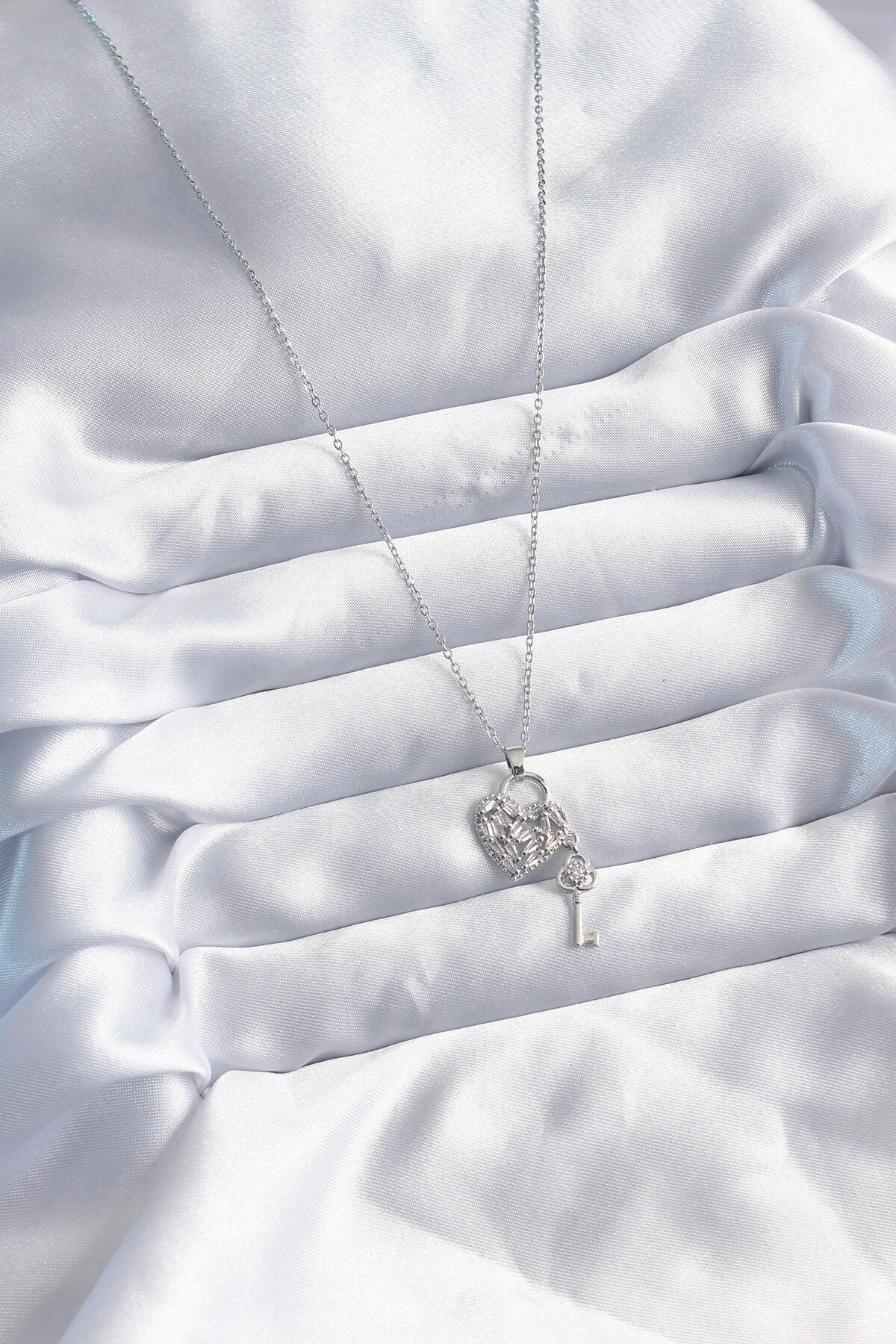 316L Çelik Zincir Gümüş Renk Zirkon Taşlı Kalp & Anahtar Model Kadın Kolye-1