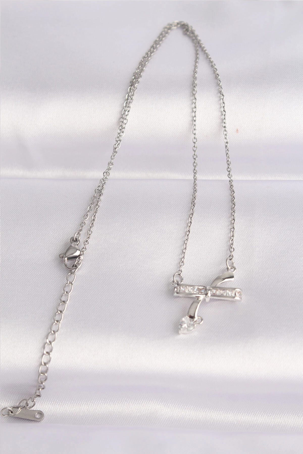 316L Çelik Zincir Gümüş Renk Zirkon Taşlı Kalp Detay Fiyonk Kolye-1