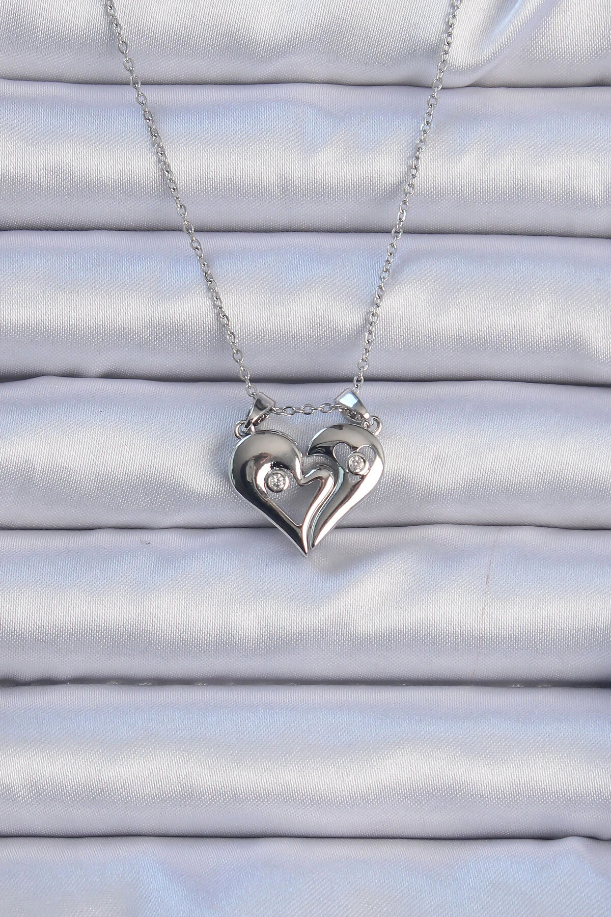 316L Çelik Zincir Gümüş Renk Zirkon Taşlı Mıknatıslı Kalp Kolye-0