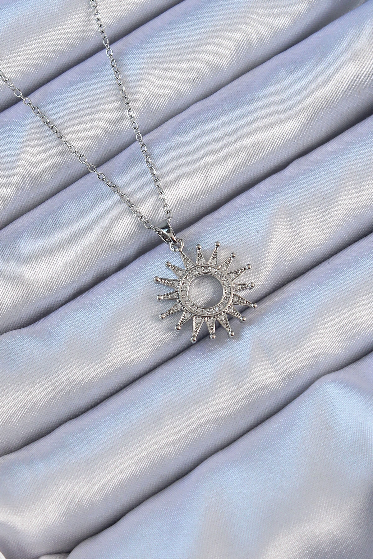 316L Çelik Zincir Gümüş Renk Zirkon Taşlı Parlayan Güneş Kolye-0