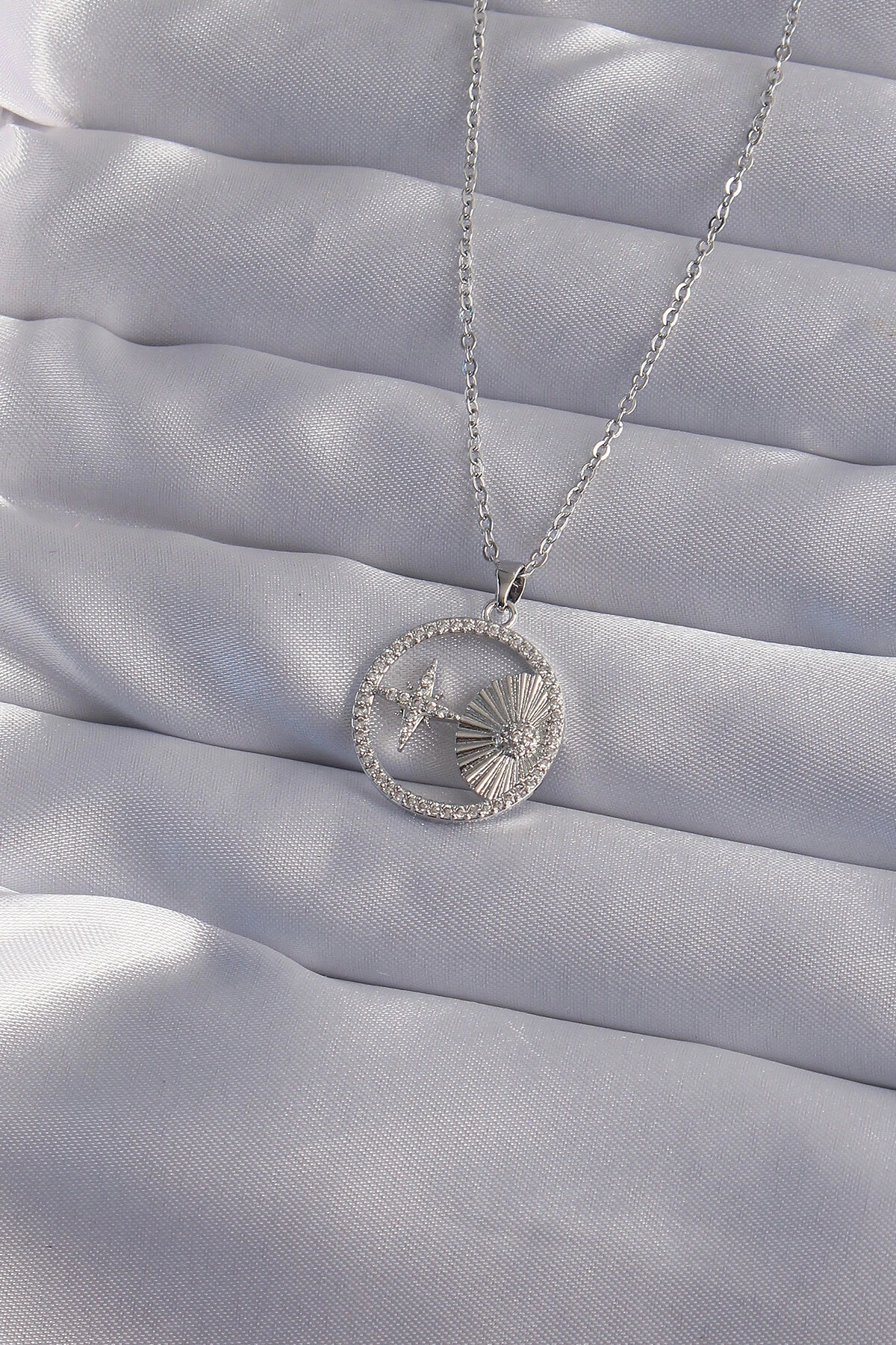 316L Çelik Zincir Gümüş Renk Zirkon Taşlı Yıldız Figürlü Oval Kolye-0