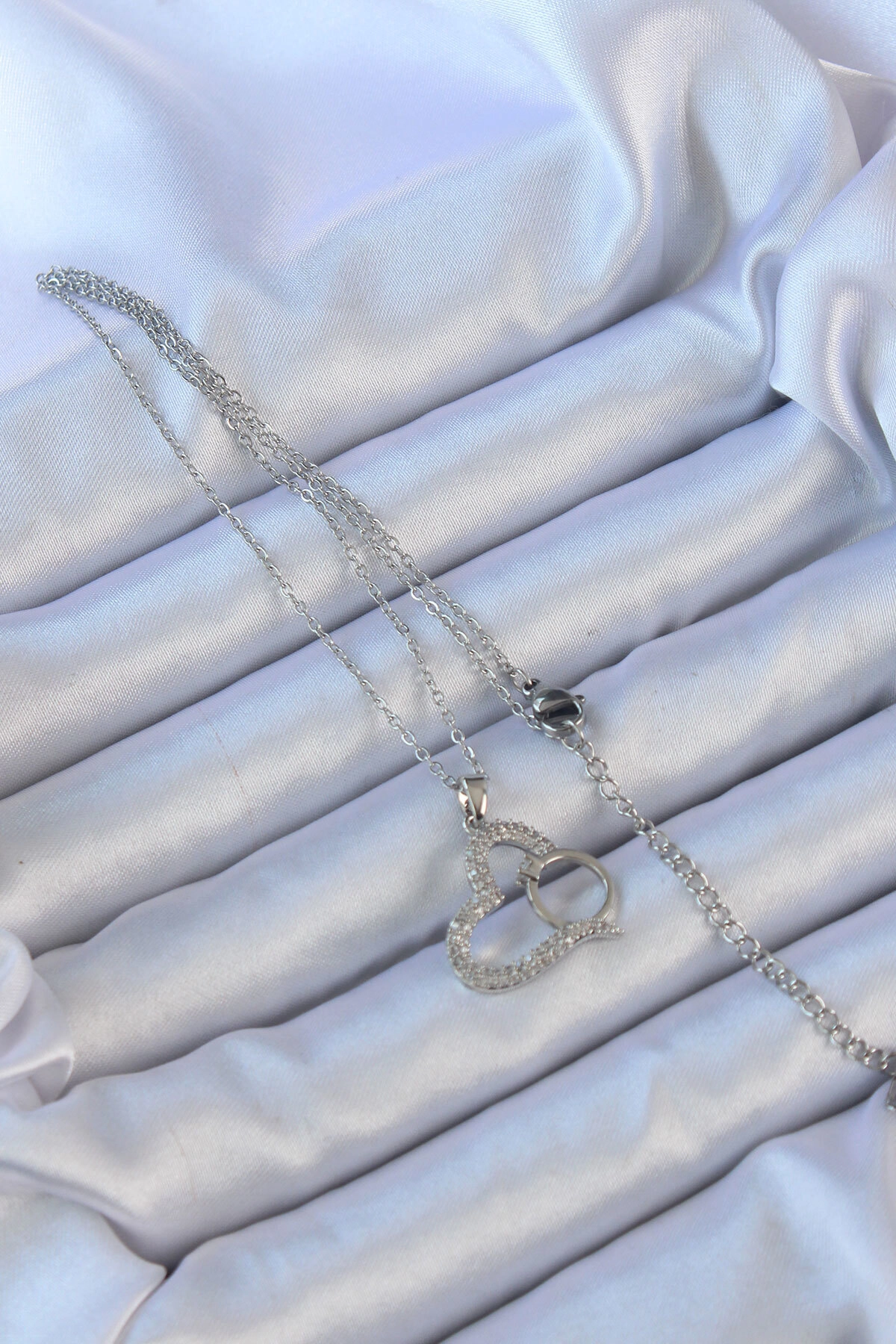 316L Çelik Zincir Gümüş Renk Zirkon Taşlı Yüzüklü Kalp Kolye-1