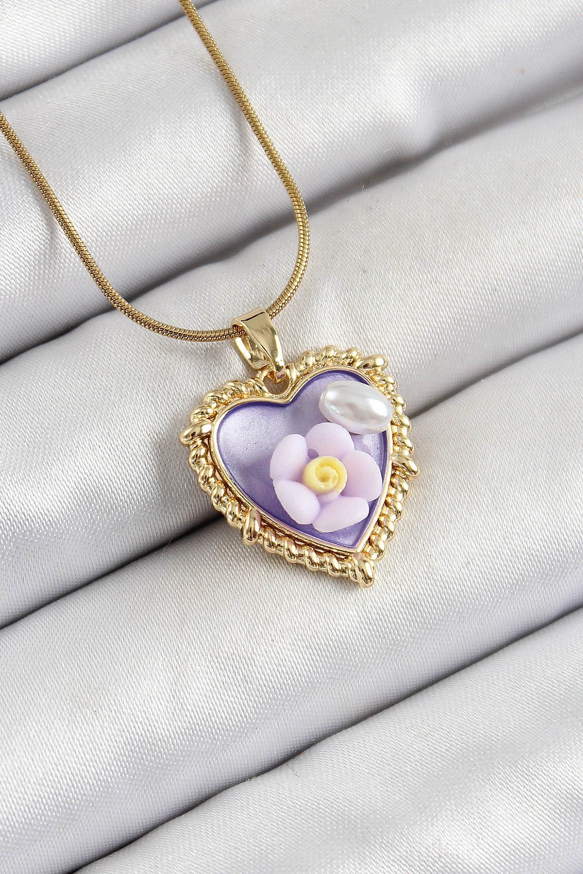 316L Çelik Zincir Mor Sanatsal Portre İnci Detaylı Papatya Figürlü Kalp Model Gold Renk Kadın Kolye-0
