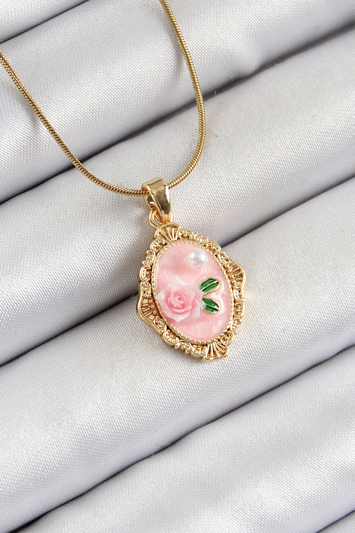 316L Çelik Zincir Pembe Sanatsal Portre İnci Detaylı Gül Figürlü Model Gold Renk Kadın Kolye-0