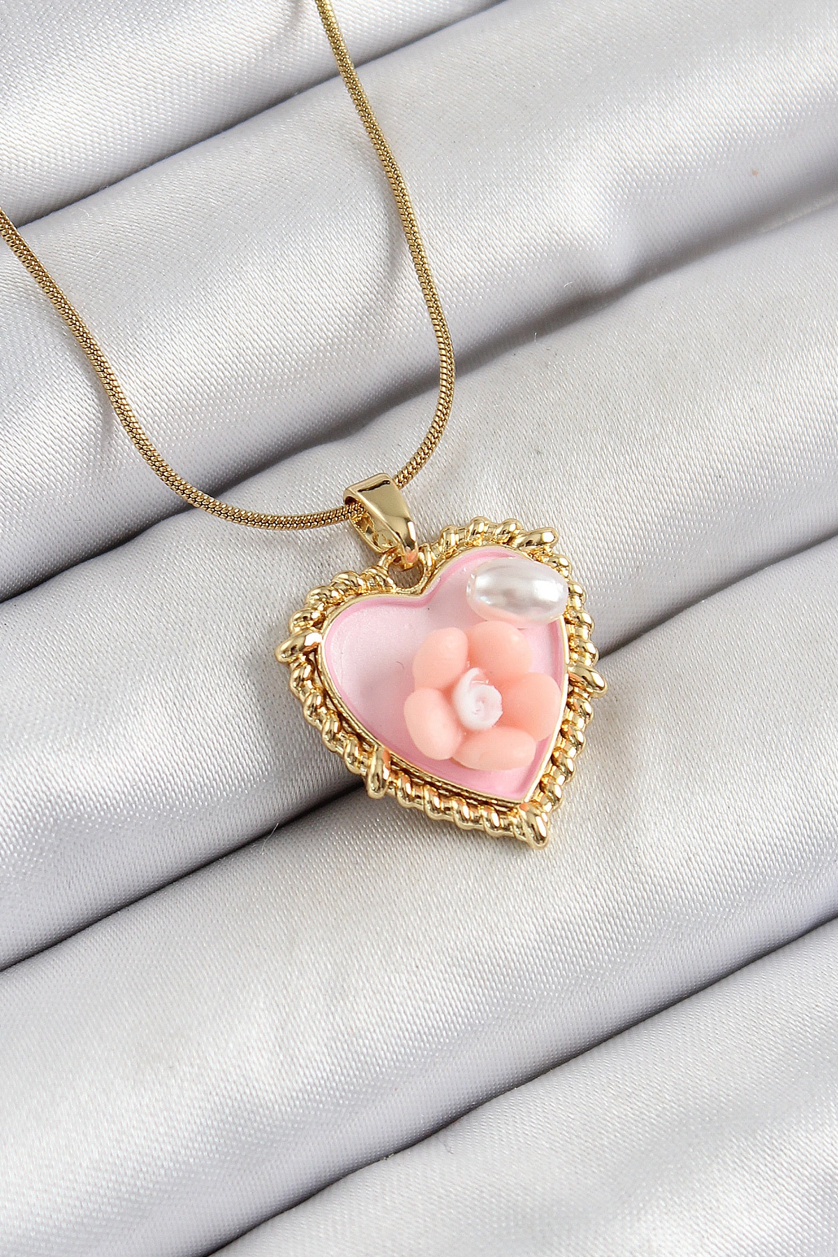 316L Çelik Zincir Pembe Sanatsal Portre İnci Detaylı Papatya Figürlü Kalp Model Gold Renk Kadın-0