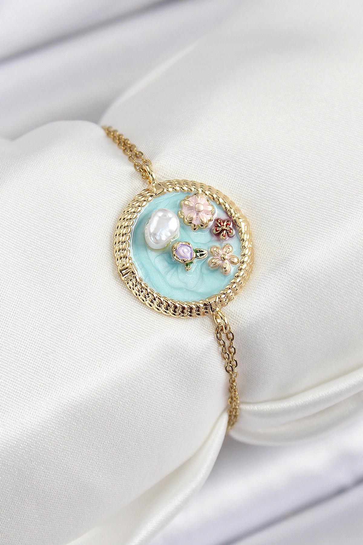 316L Çelik Zincir Turkuaz Mineli Sanatsal Portre İnci Detaylı Çiçek Model Gold Renk Kadın Bileklik-0