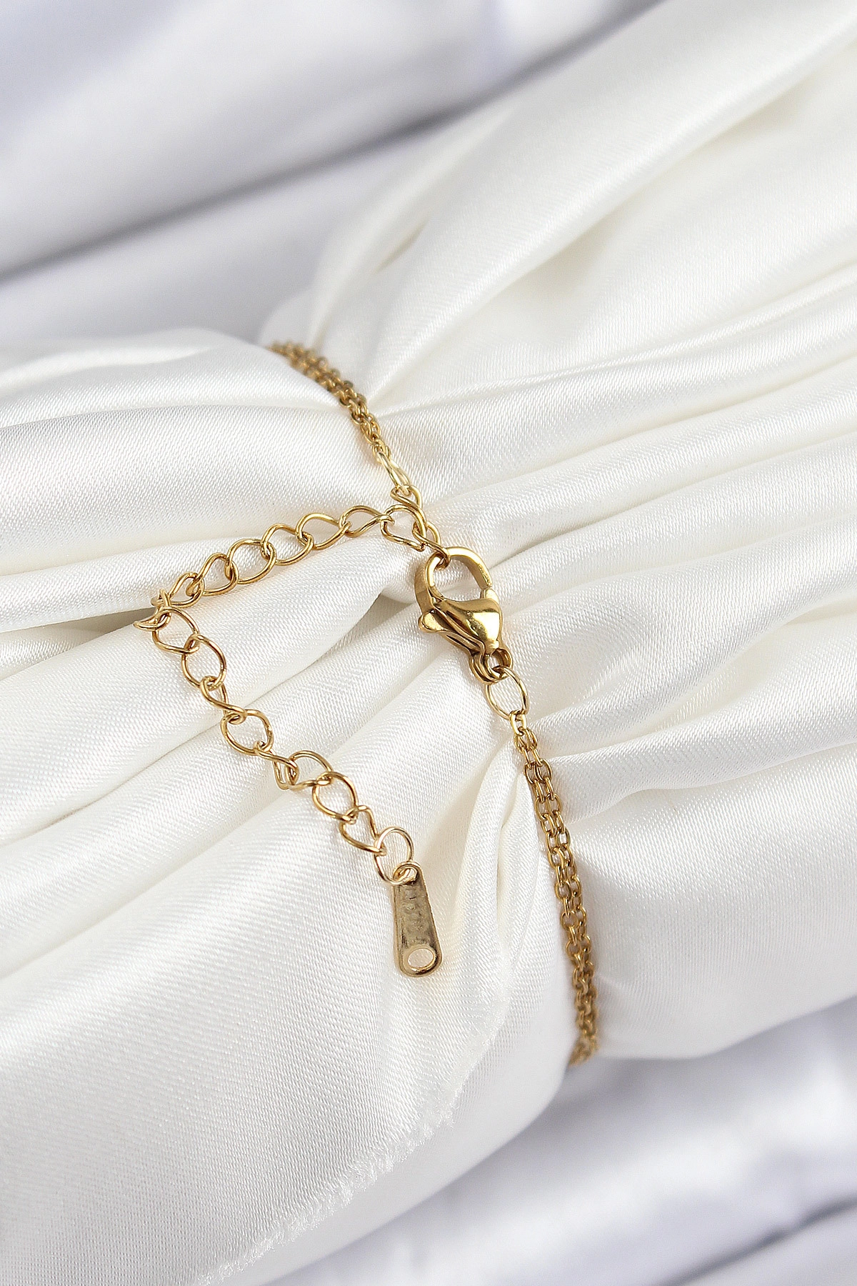 316L Çelik Zincir Turkuaz Mineli Sanatsal Portre İnci Detaylı Çiçek Model Gold Renk Kadın Bileklik-1