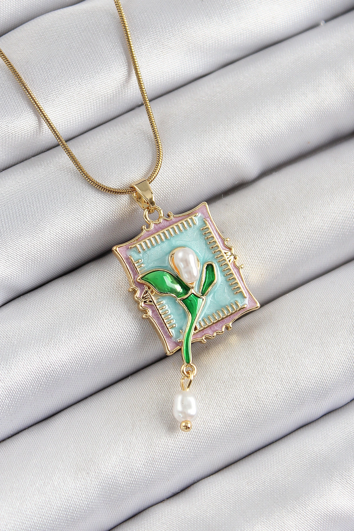 316L Çelik Zincir Turkuaz Sanatsal Portre Sallantılı İnci Detaylı Lale Model Gold Renk Kadın Kolye-0