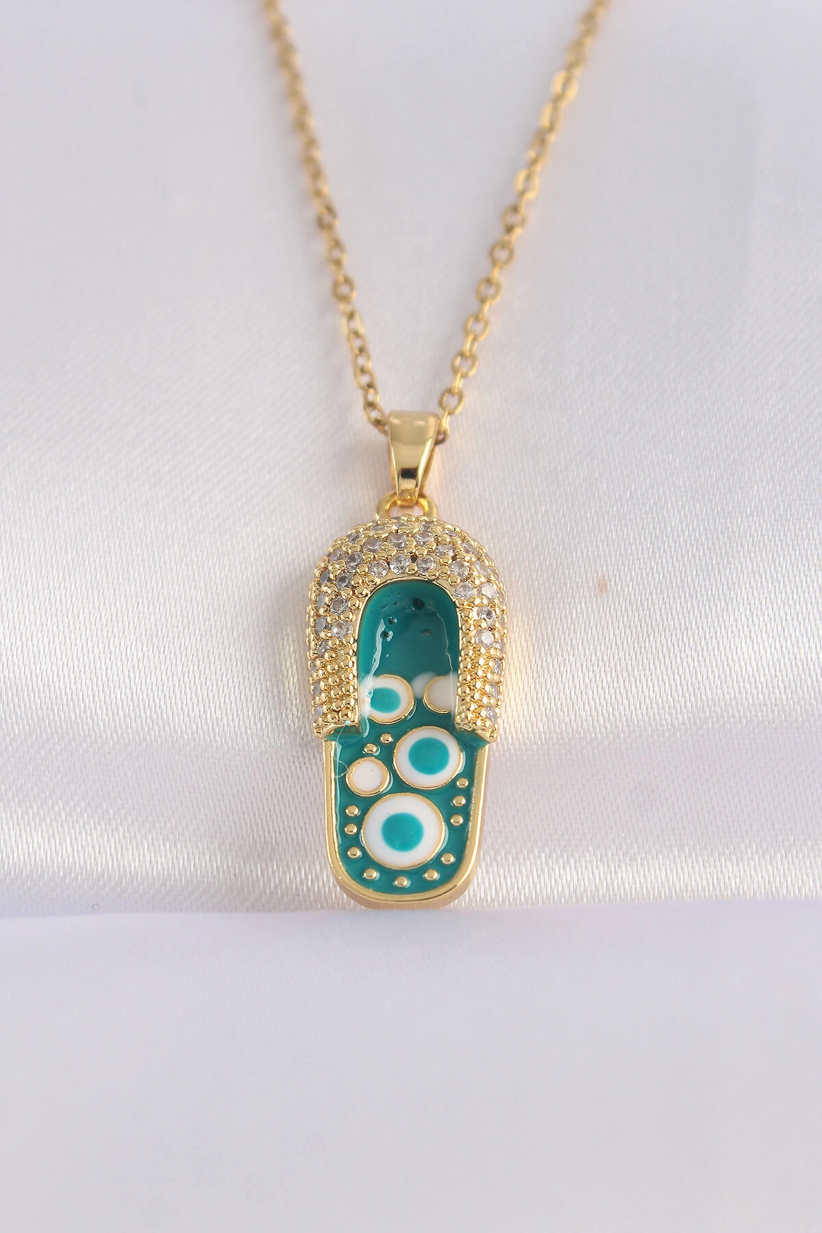 316L Çelik Zincir Zirkon Taşlı Altın Renk Nazarlı Terlik Tasarımlı Kolye-0