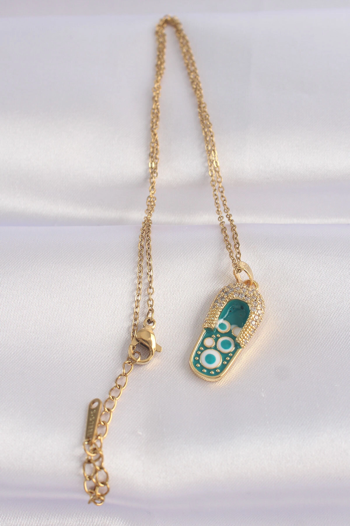 316L Çelik Zincir Zirkon Taşlı Altın Renk Nazarlı Terlik Tasarımlı Kolye-1