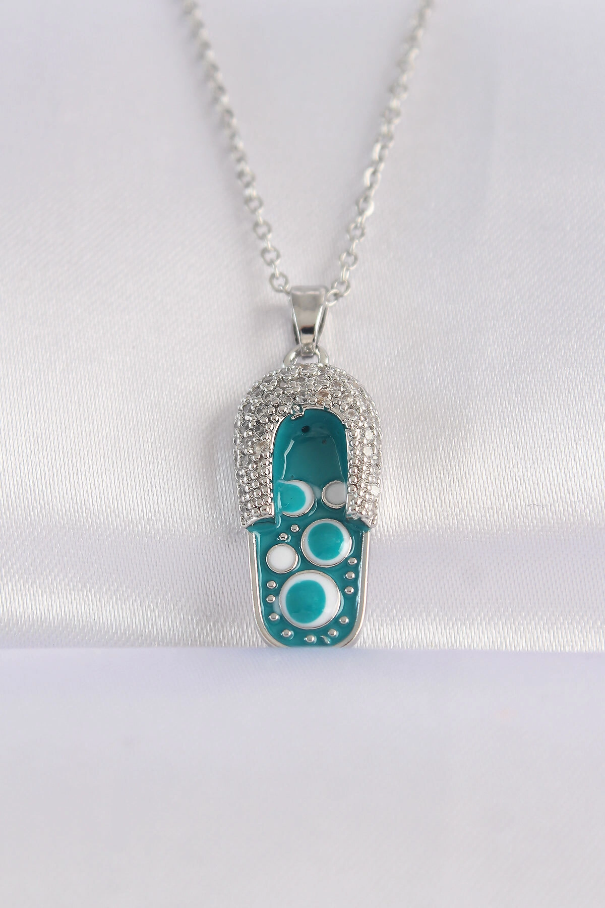 316L Çelik Zincir Zirkon Taşlı Gümüş Renk Nazarlı Terlik Tasarımlı Kolye-0