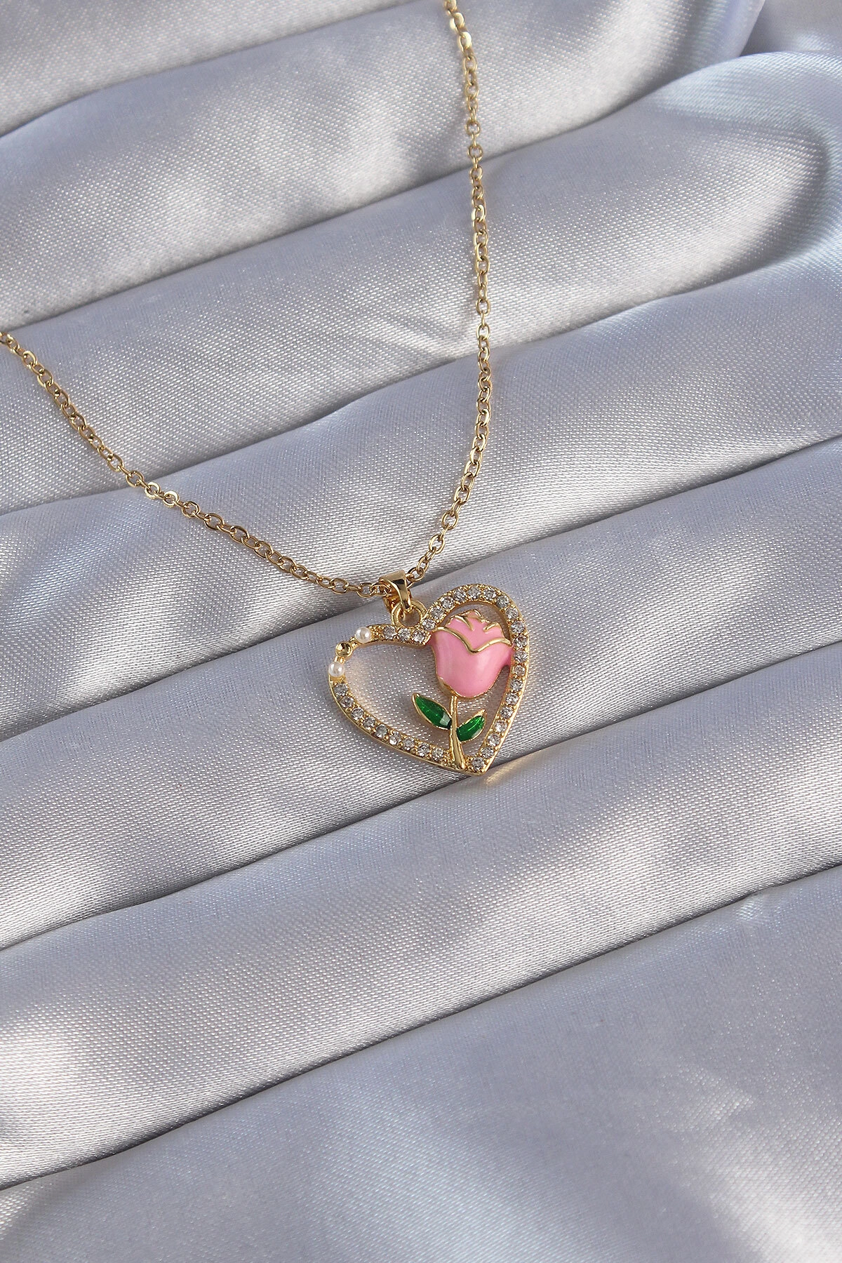 316L Çelik Zincirli Gold Renk Zirkon Taşlı Kalp İçinde Pembe Gül Tasarımlı Kolye-0