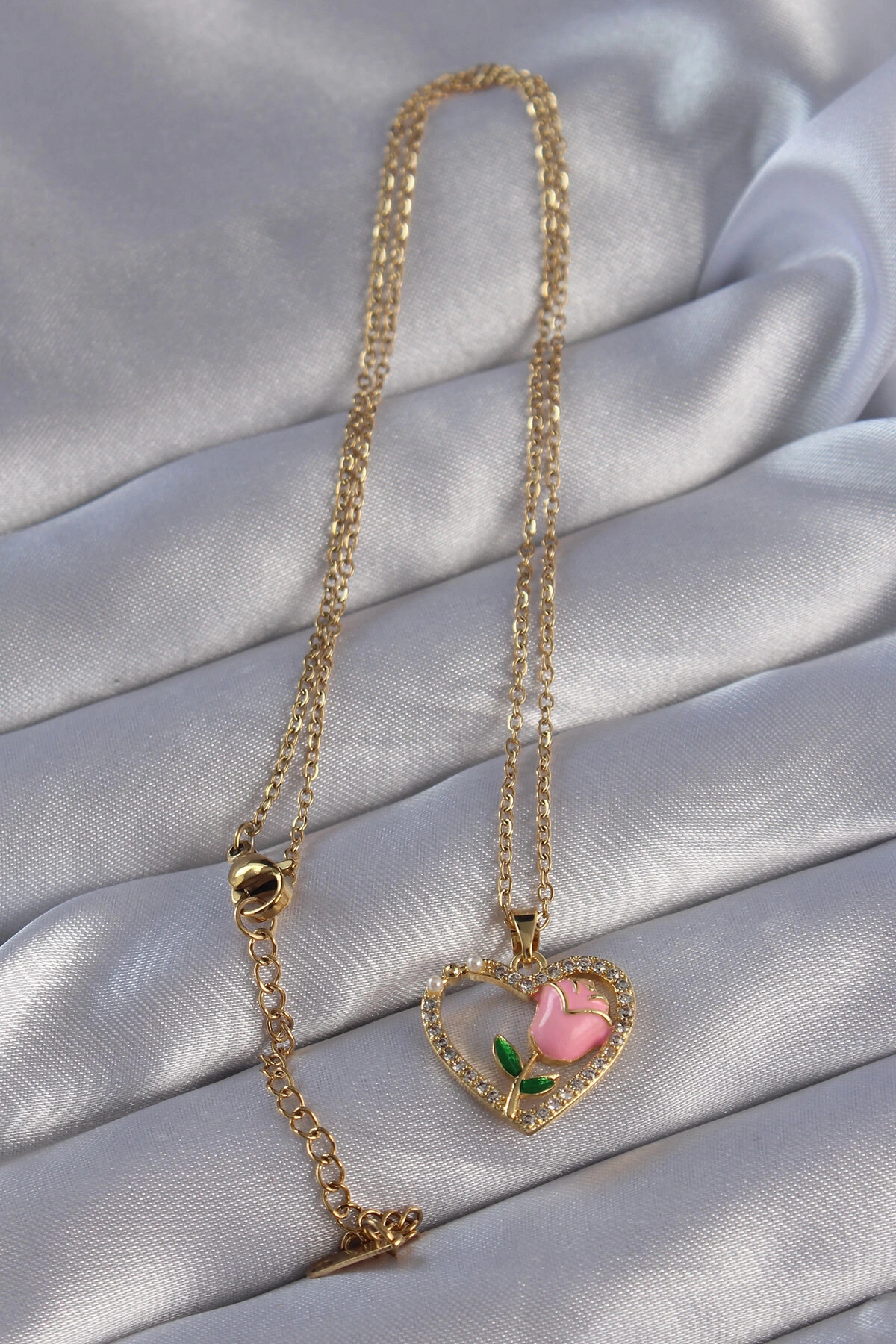 316L Çelik Zincirli Gold Renk Zirkon Taşlı Kalp İçinde Pembe Gül Tasarımlı Kolye-1