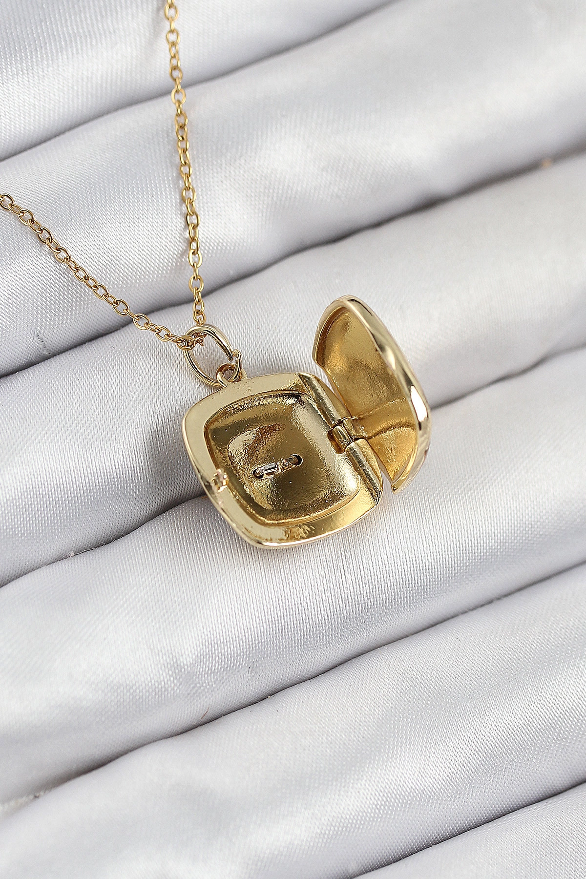 316L Çelik Zirkon Taşlı Açılabilr Kapaklı Göz Model Gold Renk Kadın Kolye-1