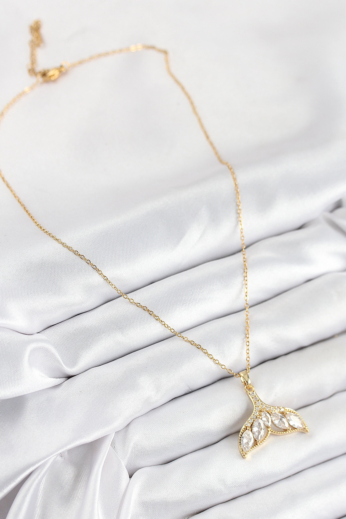 316L Çelik Zirkon Taşlı Balık Kuyruğu Model Gold Renk Kadın Kolye-1