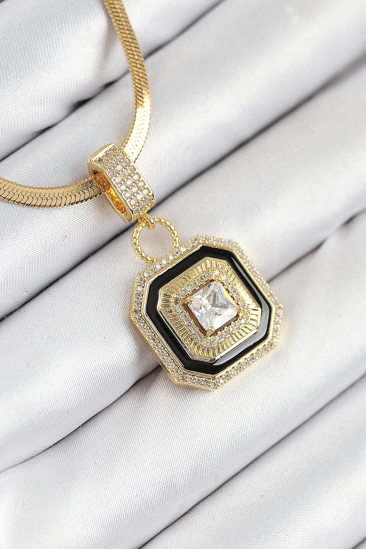 316L Çelik Zirkon Taşlı Siyah Detaylı Baget Model Gold Renk Kadın Kolye-0