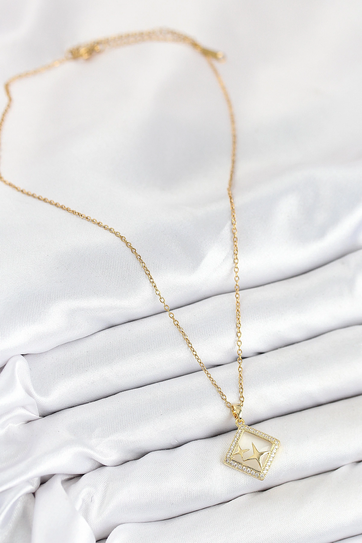 316L Çelik Zirkon Taşlı Yıldız Model Gold Renk Kadın Kolye-1