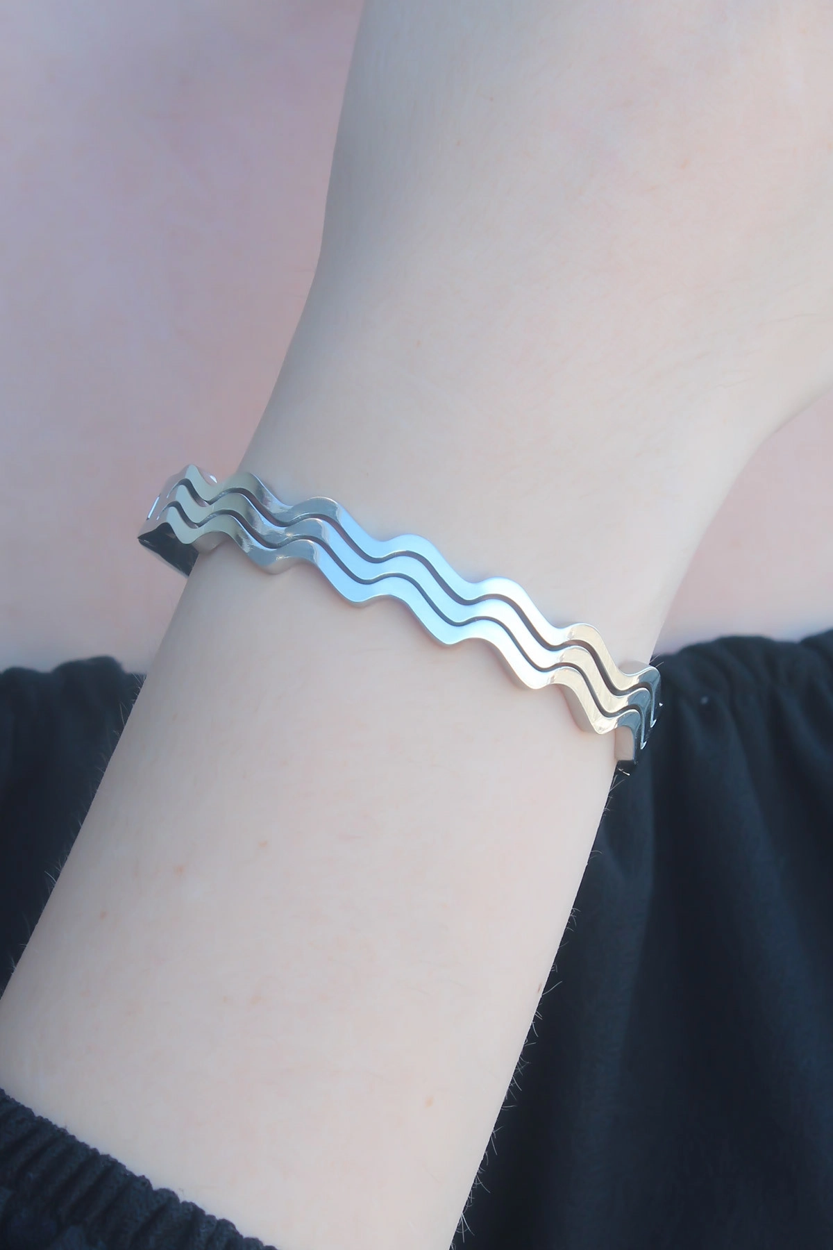 316L Kararmaz Çelik Gümüş Renk Dalga Model Kelepçe Kadın Bileklik-0